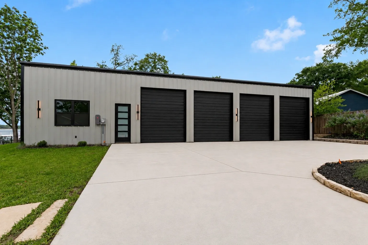 Four Car Bay Shop with Guest Quarters