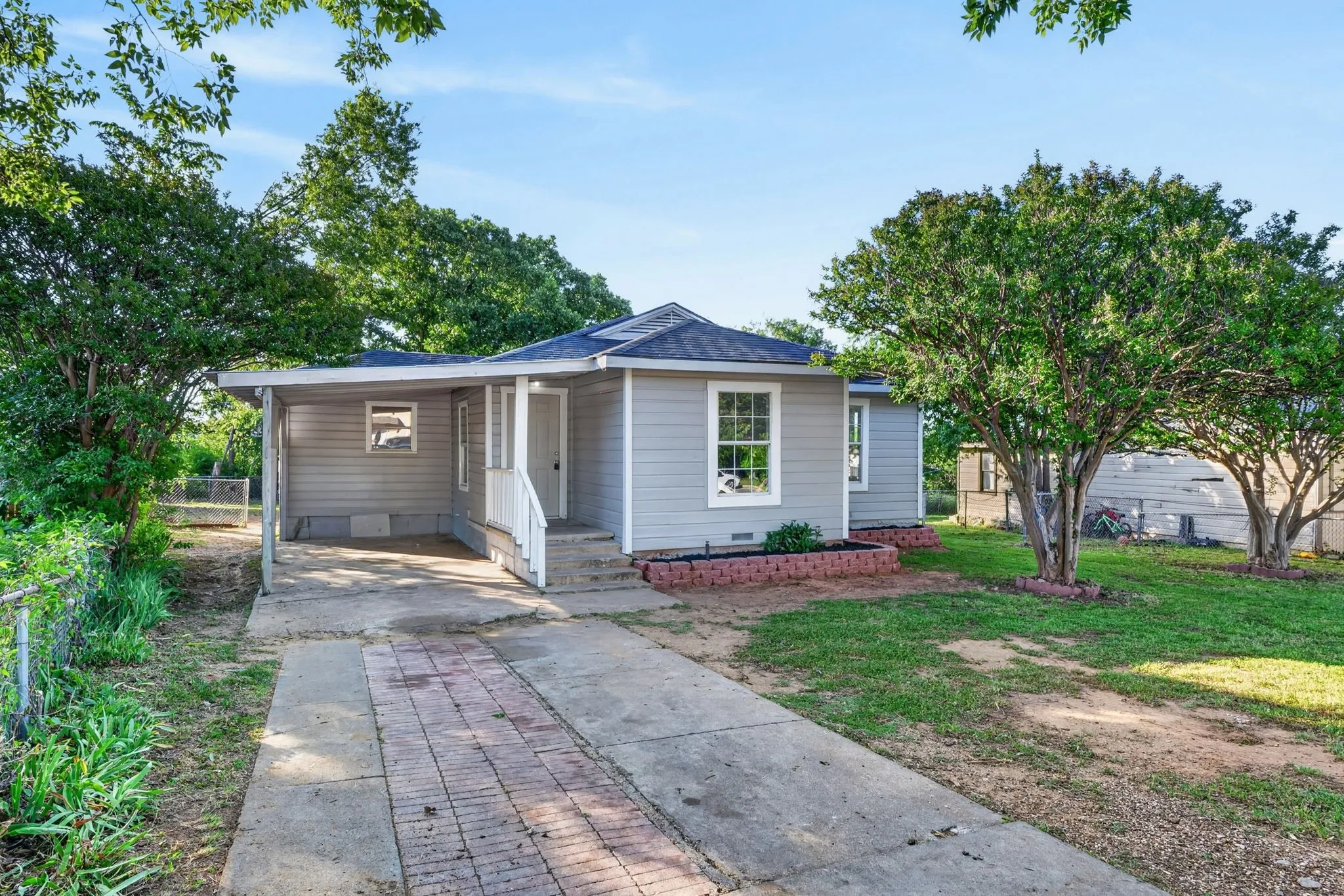 Single Family Residence For Sale in Palo Pinto County , 2006 SE 20th Street, Mineral Wells, Texas 76067, 3 Bedroom, 1 Bathroom, Garage spaces, 989 Sqft, built in 1951, mls#21272611, Real Estate Agent in Mineral Wells, Homes For Sale in Palo Pinto county, Homes For Sale in Mineral Wells, Realtor in Mineral Wells Texas, Real Estate Brokerage Independent Realty Texas, Luminita Cordes Realtor