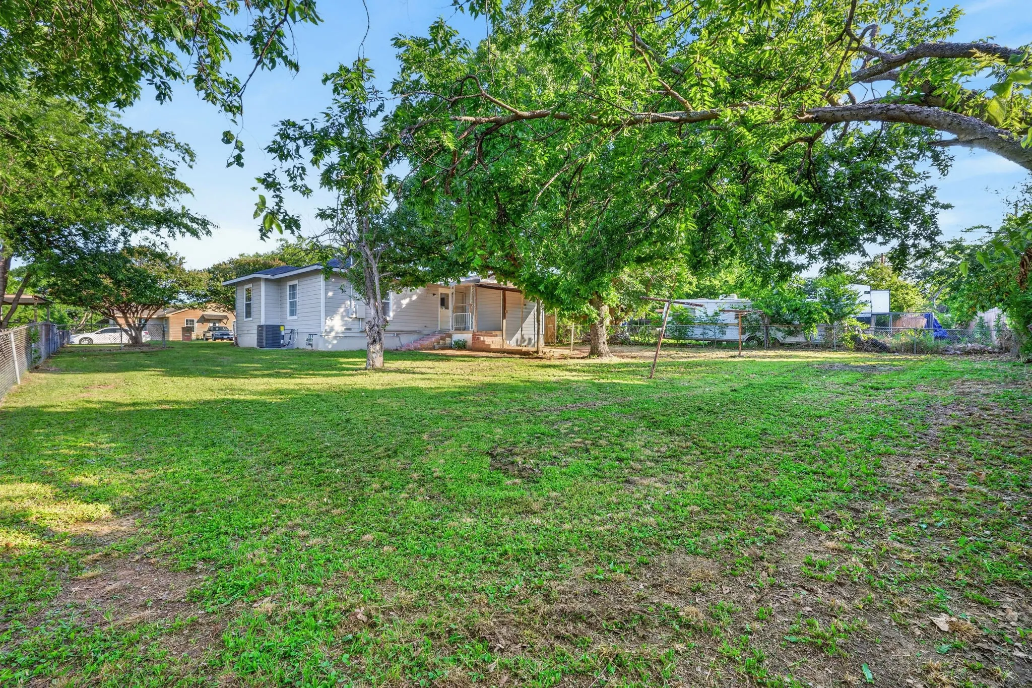 Single Family Residence For Sale in Palo Pinto County , 2006 SE 20th Street, Mineral Wells, Texas 76067, 3 Bedroom, 1 Bathroom, Garage spaces, 989 Sqft, built in 1951, mls#21272611, Real Estate Agent in Mineral Wells, Homes For Sale in Palo Pinto county, Homes For Sale in Mineral Wells, Realtor in Mineral Wells Texas, Real Estate Brokerage Independent Realty Texas, Luminita Cordes Realtor