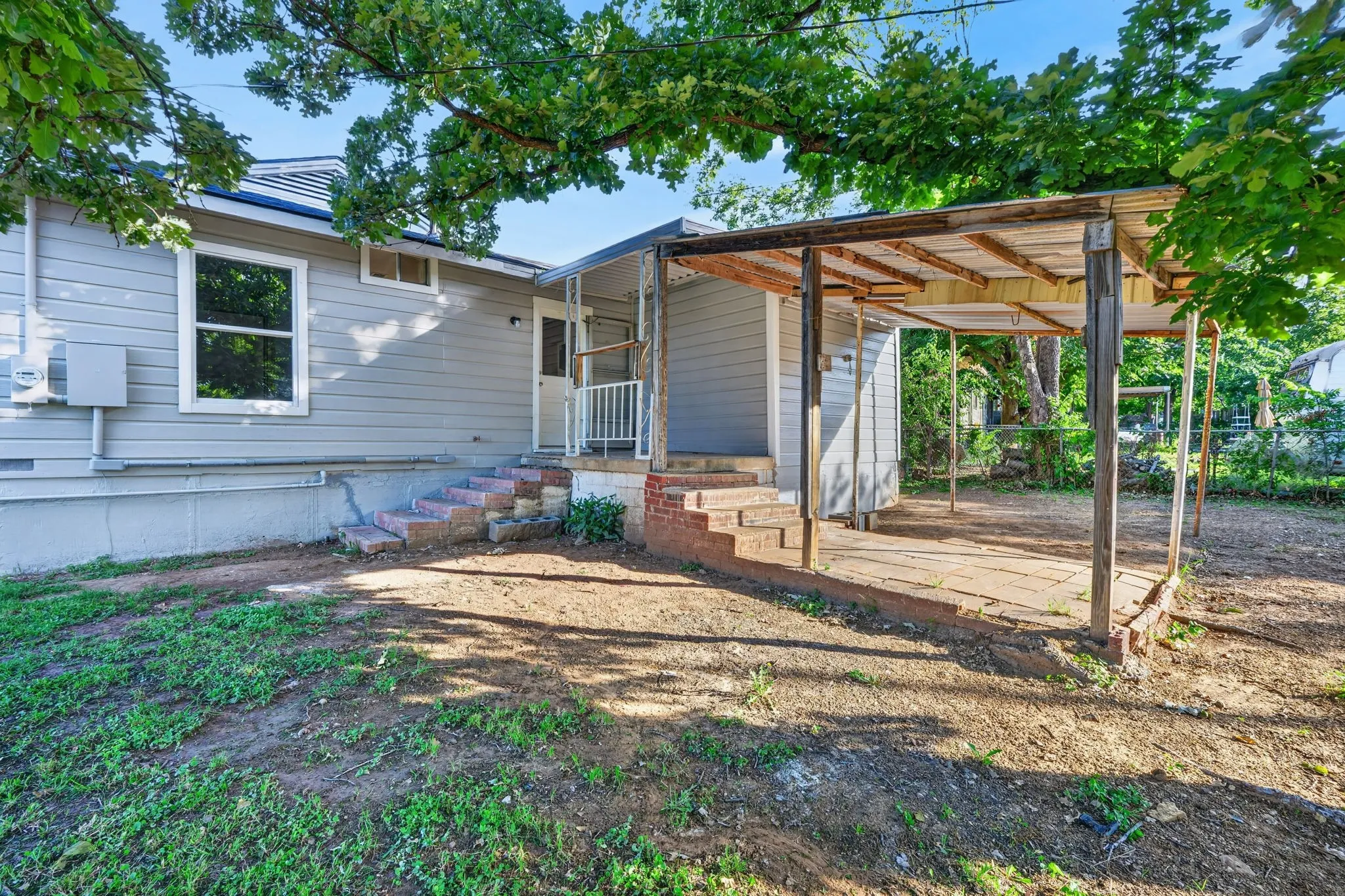 Single Family Residence For Sale in Palo Pinto County , 2006 SE 20th Street, Mineral Wells, Texas 76067, 3 Bedroom, 1 Bathroom, Garage spaces, 989 Sqft, built in 1951, mls#21272611, Real Estate Agent in Mineral Wells, Homes For Sale in Palo Pinto county, Homes For Sale in Mineral Wells, Realtor in Mineral Wells Texas, Real Estate Brokerage Independent Realty Texas, Luminita Cordes Realtor