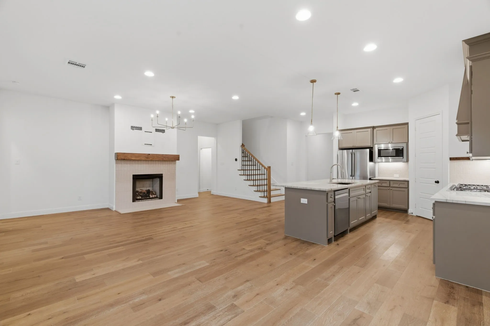 Single Family Residence For Sale in Parker County , 912 Sandpiper Drive, Aledo, Texas 76008, 4 Bedroom, 4 Bathroom, 2 Garage spaces, 2,802 Sqft, built in 2024, mls#21246470, Real Estate Agent in Aledo, Homes For Sale in Parker county, Homes For Sale in Aledo, Realtor in Aledo Texas, Real Estate Brokerage Independent Realty Texas, Luminita Cordes Realtor