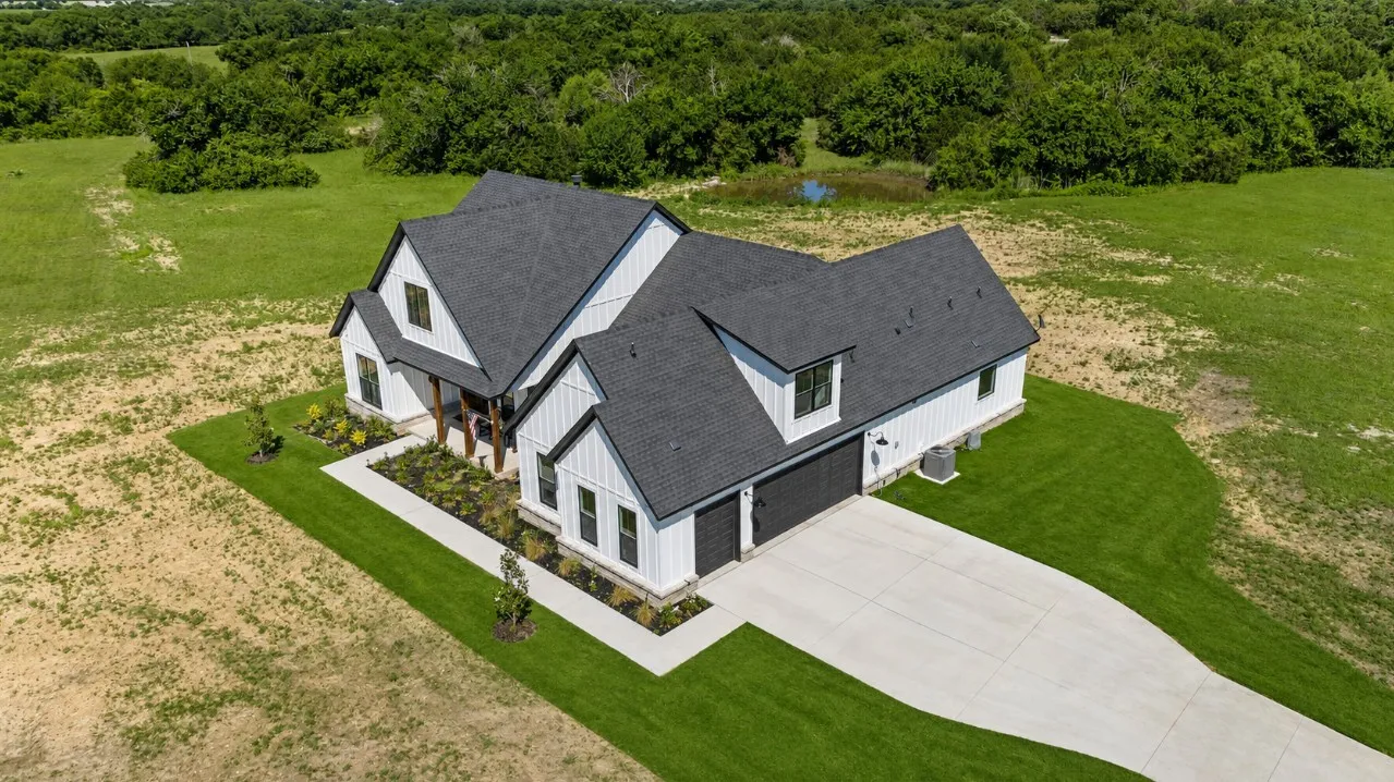 Single Family Residence For Sale in Johnson County , 1100 Maverick Court, Rio Vista, Texas 76093, 4 Bedroom, 4 Bathroom, 3 Garage spaces, 2,778 Sqft, built in 2025, mls#21272650, Real Estate Agent in Rio Vista, Homes For Sale in Johnson county, Homes For Sale in Rio Vista, Realtor in Rio Vista Texas, Real Estate Brokerage Independent Realty Texas, Luminita Cordes Realtor