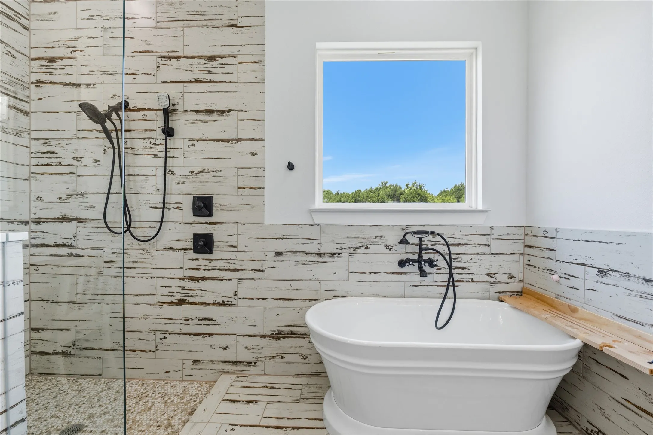 Single Family Residence For Sale in Johnson County , 1100 Maverick Court, Rio Vista, Texas 76093, 4 Bedroom, 4 Bathroom, 3 Garage spaces, 2,778 Sqft, built in 2025, mls#21272650, Real Estate Agent in Rio Vista, Homes For Sale in Johnson county, Homes For Sale in Rio Vista, Realtor in Rio Vista Texas, Real Estate Brokerage Independent Realty Texas, Luminita Cordes Realtor