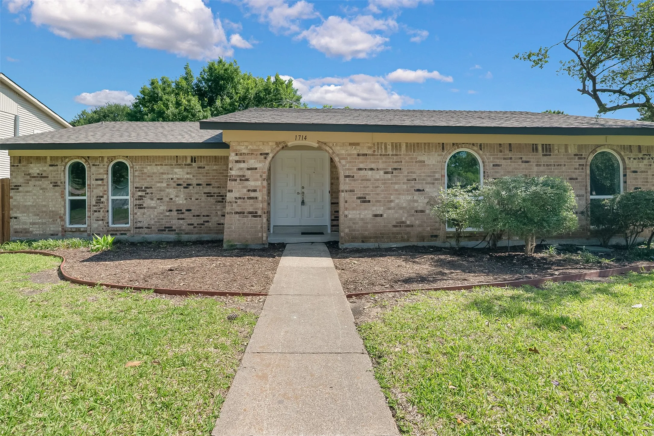Single Family Residence For Sale in Dallas County , 1714 Arvada Drive, Richardson, Texas 75081, 3 Bedroom, 2 Bathroom, 2 Garage spaces, 1,662 Sqft, built in 1974, mls#21252744, Real Estate Agent in Richardson, Homes For Sale in Dallas county, Homes For Sale in Richardson, Realtor in Richardson Texas, Real Estate Brokerage Independent Realty Texas, Luminita Cordes Realtor