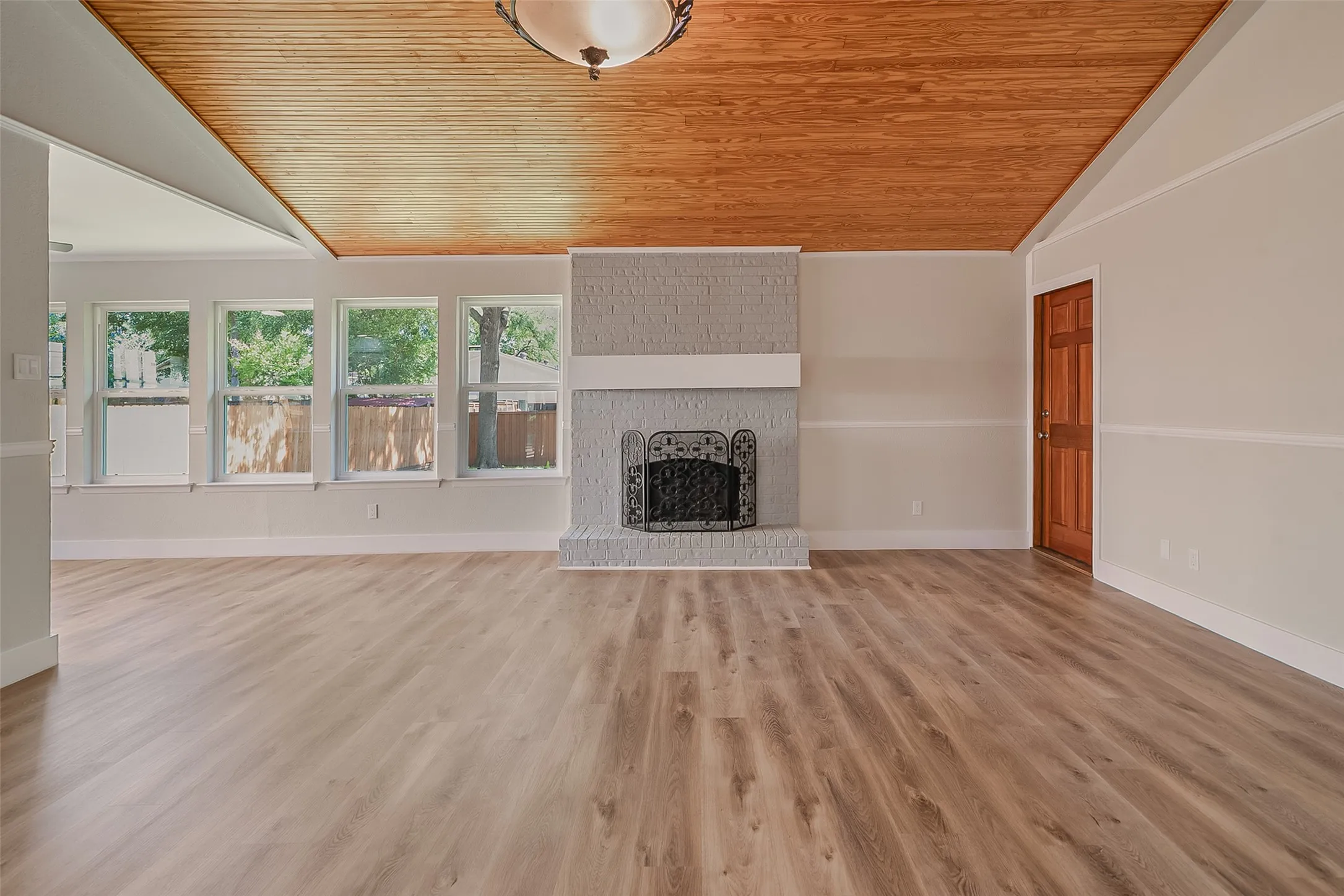 Single Family Residence For Sale in Dallas County , 1714 Arvada Drive, Richardson, Texas 75081, 3 Bedroom, 2 Bathroom, 2 Garage spaces, 1,662 Sqft, built in 1974, mls#21252744, Real Estate Agent in Richardson, Homes For Sale in Dallas county, Homes For Sale in Richardson, Realtor in Richardson Texas, Real Estate Brokerage Independent Realty Texas, Luminita Cordes Realtor