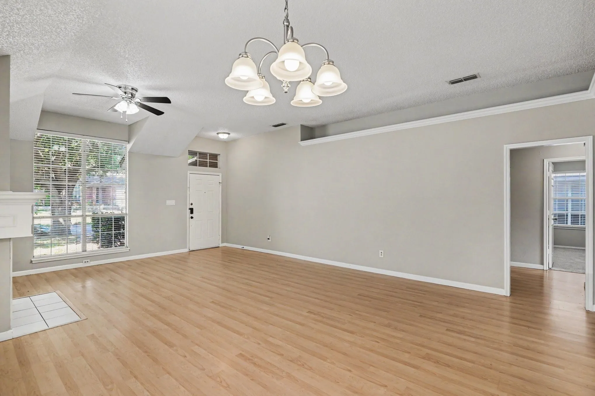 Single Family Residence For Sale in Tarrant County , 5612 Cancun Drive, North Richland Hills, Texas 76180, 3 Bedroom, 2 Bathroom, 2 Garage spaces, 1,604 Sqft, built in 1993, mls#21268844, Real Estate Agent in North Richland Hills, Homes For Sale in Tarrant county, Homes For Sale in North Richland Hills, Realtor in North Richland Hills Texas, Real Estate Brokerage Independent Realty Texas, Luminita Cordes Realtor