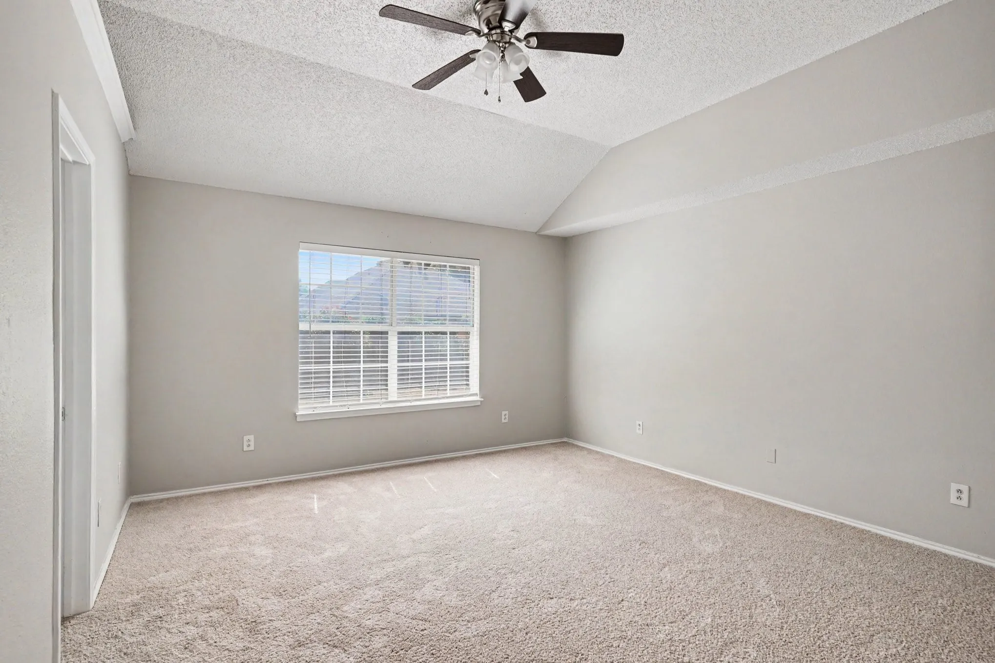 Single Family Residence For Sale in Tarrant County , 5612 Cancun Drive, North Richland Hills, Texas 76180, 3 Bedroom, 2 Bathroom, 2 Garage spaces, 1,604 Sqft, built in 1993, mls#21268844, Real Estate Agent in North Richland Hills, Homes For Sale in Tarrant county, Homes For Sale in North Richland Hills, Realtor in North Richland Hills Texas, Real Estate Brokerage Independent Realty Texas, Luminita Cordes Realtor