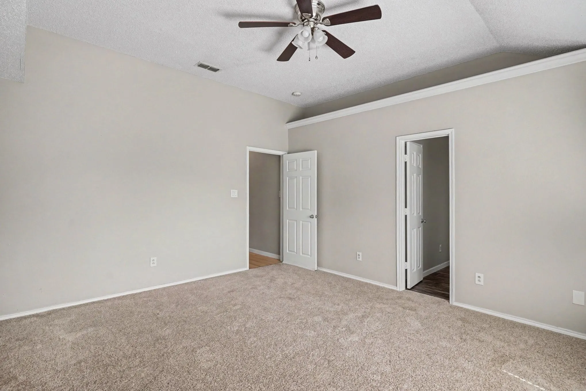 Single Family Residence For Sale in Tarrant County , 5612 Cancun Drive, North Richland Hills, Texas 76180, 3 Bedroom, 2 Bathroom, 2 Garage spaces, 1,604 Sqft, built in 1993, mls#21268844, Real Estate Agent in North Richland Hills, Homes For Sale in Tarrant county, Homes For Sale in North Richland Hills, Realtor in North Richland Hills Texas, Real Estate Brokerage Independent Realty Texas, Luminita Cordes Realtor