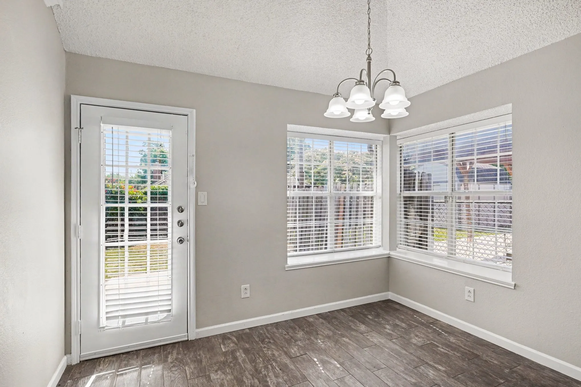 Single Family Residence For Sale in Tarrant County , 5612 Cancun Drive, North Richland Hills, Texas 76180, 3 Bedroom, 2 Bathroom, 2 Garage spaces, 1,604 Sqft, built in 1993, mls#21268844, Real Estate Agent in North Richland Hills, Homes For Sale in Tarrant county, Homes For Sale in North Richland Hills, Realtor in North Richland Hills Texas, Real Estate Brokerage Independent Realty Texas, Luminita Cordes Realtor