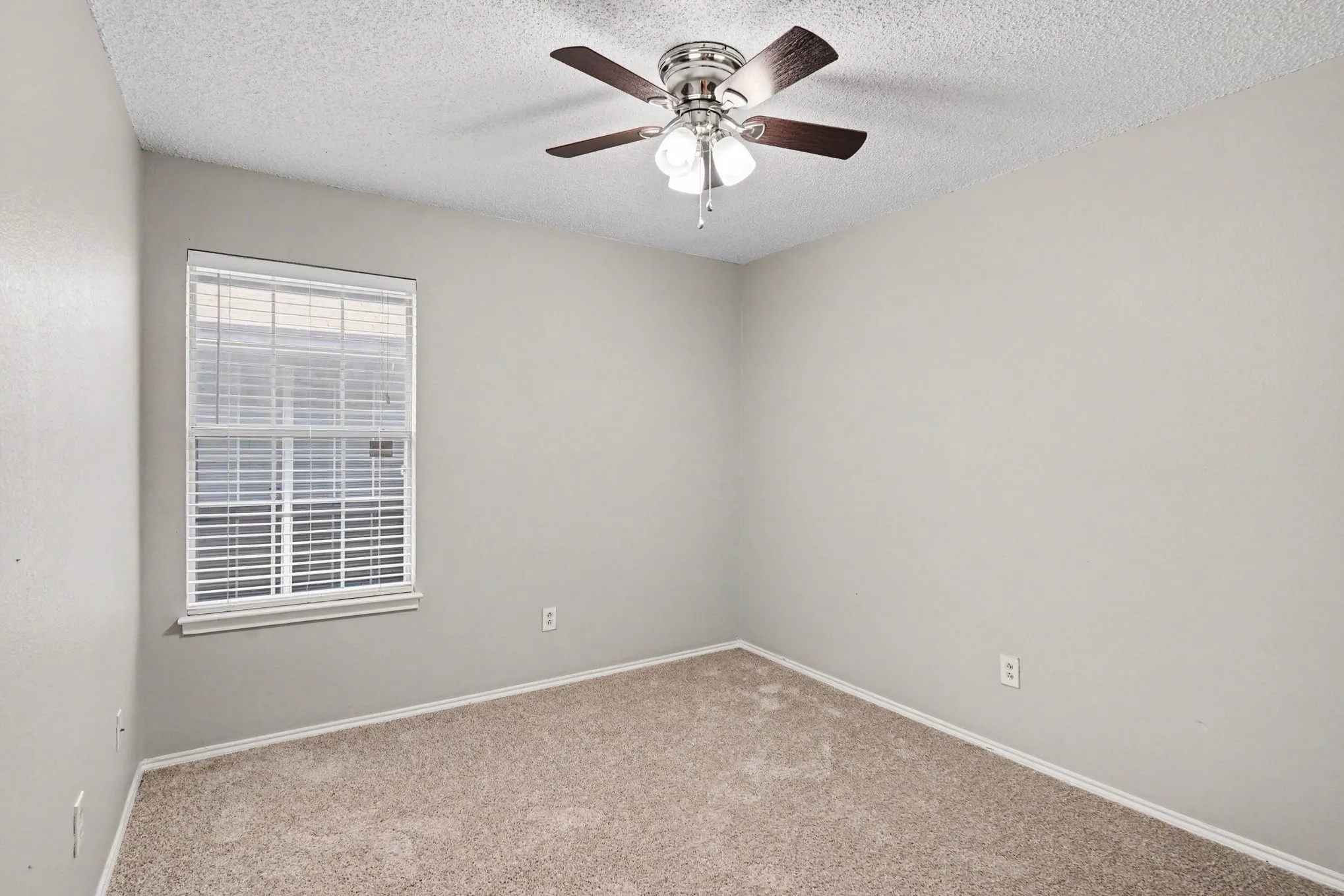 Single Family Residence For Sale in Tarrant County , 5612 Cancun Drive, North Richland Hills, Texas 76180, 3 Bedroom, 2 Bathroom, 2 Garage spaces, 1,604 Sqft, built in 1993, mls#21268844, Real Estate Agent in North Richland Hills, Homes For Sale in Tarrant county, Homes For Sale in North Richland Hills, Realtor in North Richland Hills Texas, Real Estate Brokerage Independent Realty Texas, Luminita Cordes Realtor