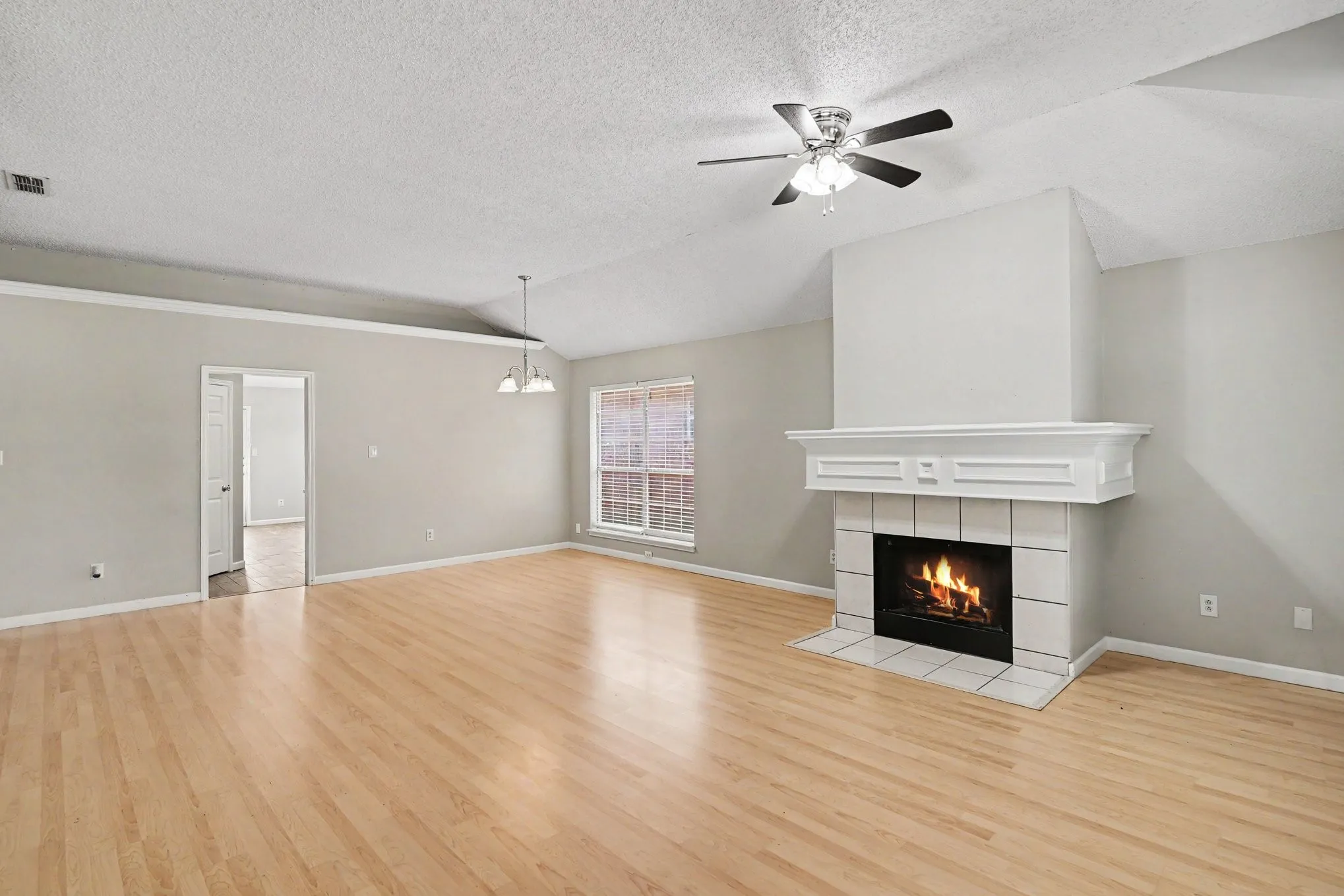 Single Family Residence For Sale in Tarrant County , 5612 Cancun Drive, North Richland Hills, Texas 76180, 3 Bedroom, 2 Bathroom, 2 Garage spaces, 1,604 Sqft, built in 1993, mls#21268844, Real Estate Agent in North Richland Hills, Homes For Sale in Tarrant county, Homes For Sale in North Richland Hills, Realtor in North Richland Hills Texas, Real Estate Brokerage Independent Realty Texas, Luminita Cordes Realtor