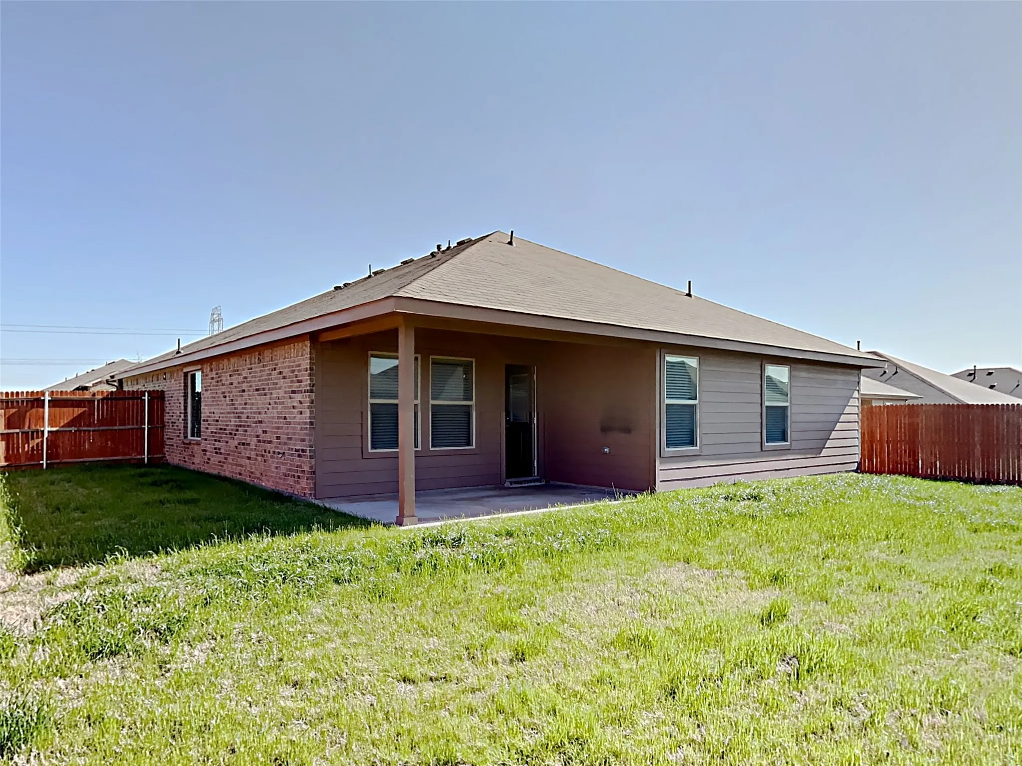 Single Family Residence For Sale in Tarrant County , 900 Walls Boulevard, Crowley, Texas 76036, 3 Bedroom, 2 Bathroom, 2 Garage spaces, 1,776 Sqft, built in 2019, mls#21272242, Real Estate Agent in Crowley, Homes For Sale in Tarrant county, Homes For Sale in Crowley, Realtor in Crowley Texas, Real Estate Brokerage Independent Realty Texas, Luminita Cordes Realtor