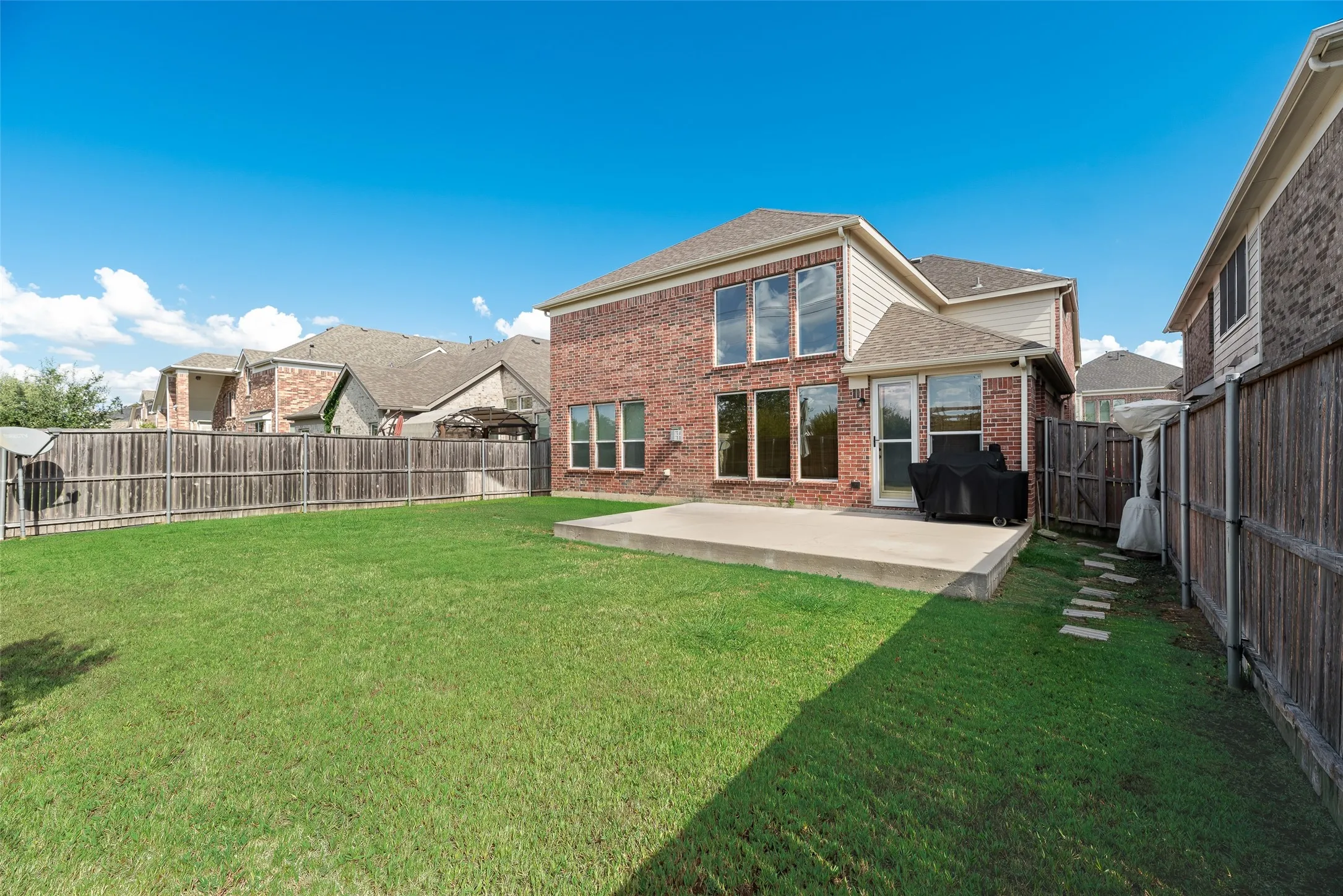 Single Family Residence For Sale in Collin County , 302 Daylily Drive, Wylie, Texas 75098, 3 Bedroom, 3 Bathroom, 2 Garage spaces, 2,907 Sqft, built in 2016, mls#21237288, Real Estate Agent in Wylie, Homes For Sale in Collin county, Homes For Sale in Wylie, Realtor in Wylie Texas, Real Estate Brokerage Independent Realty Texas, Luminita Cordes Realtor