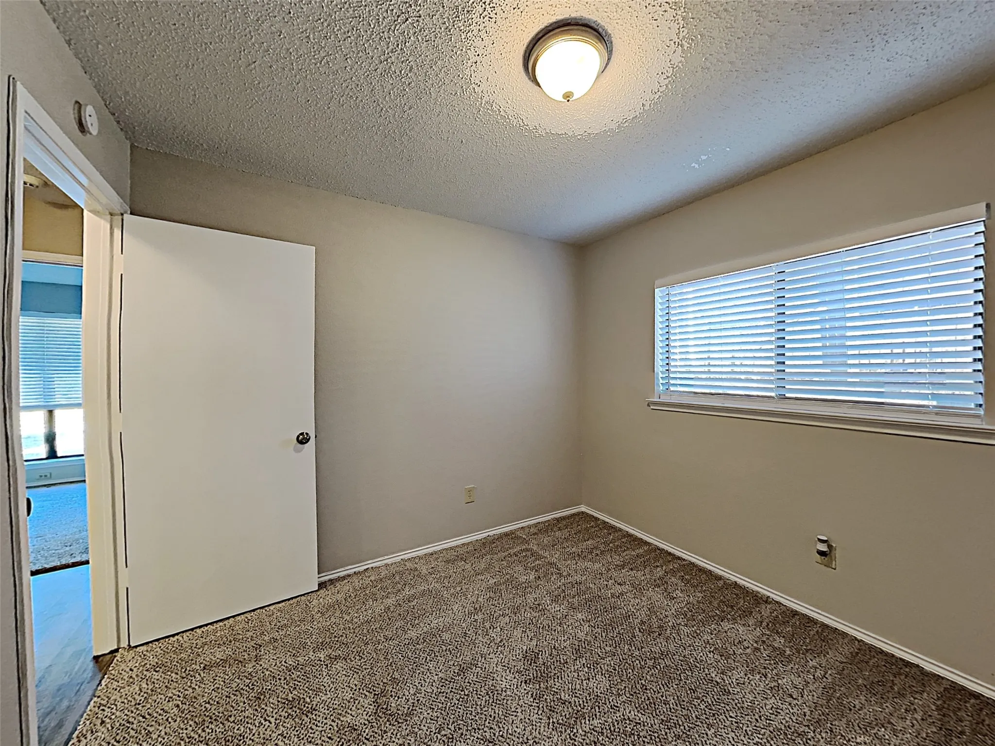 Single Family Residence For Sale in Tarrant County , 3404 Vine Ridge, Bedford, Texas 76021, 4 Bedroom, 2 Bathroom, 2 Garage spaces, 1,902 Sqft, built in 1982, mls#21272698, Real Estate Agent in Bedford, Homes For Sale in Tarrant county, Homes For Sale in Bedford, Realtor in Bedford Texas, Real Estate Brokerage Independent Realty Texas, Luminita Cordes Realtor