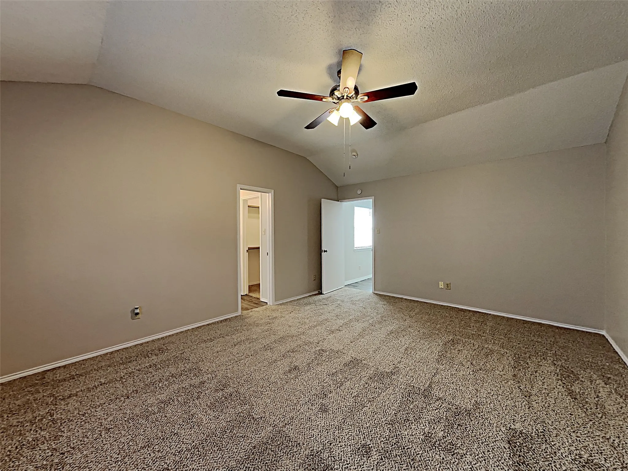 Single Family Residence For Sale in Tarrant County , 3404 Vine Ridge, Bedford, Texas 76021, 4 Bedroom, 2 Bathroom, 2 Garage spaces, 1,902 Sqft, built in 1982, mls#21272698, Real Estate Agent in Bedford, Homes For Sale in Tarrant county, Homes For Sale in Bedford, Realtor in Bedford Texas, Real Estate Brokerage Independent Realty Texas, Luminita Cordes Realtor