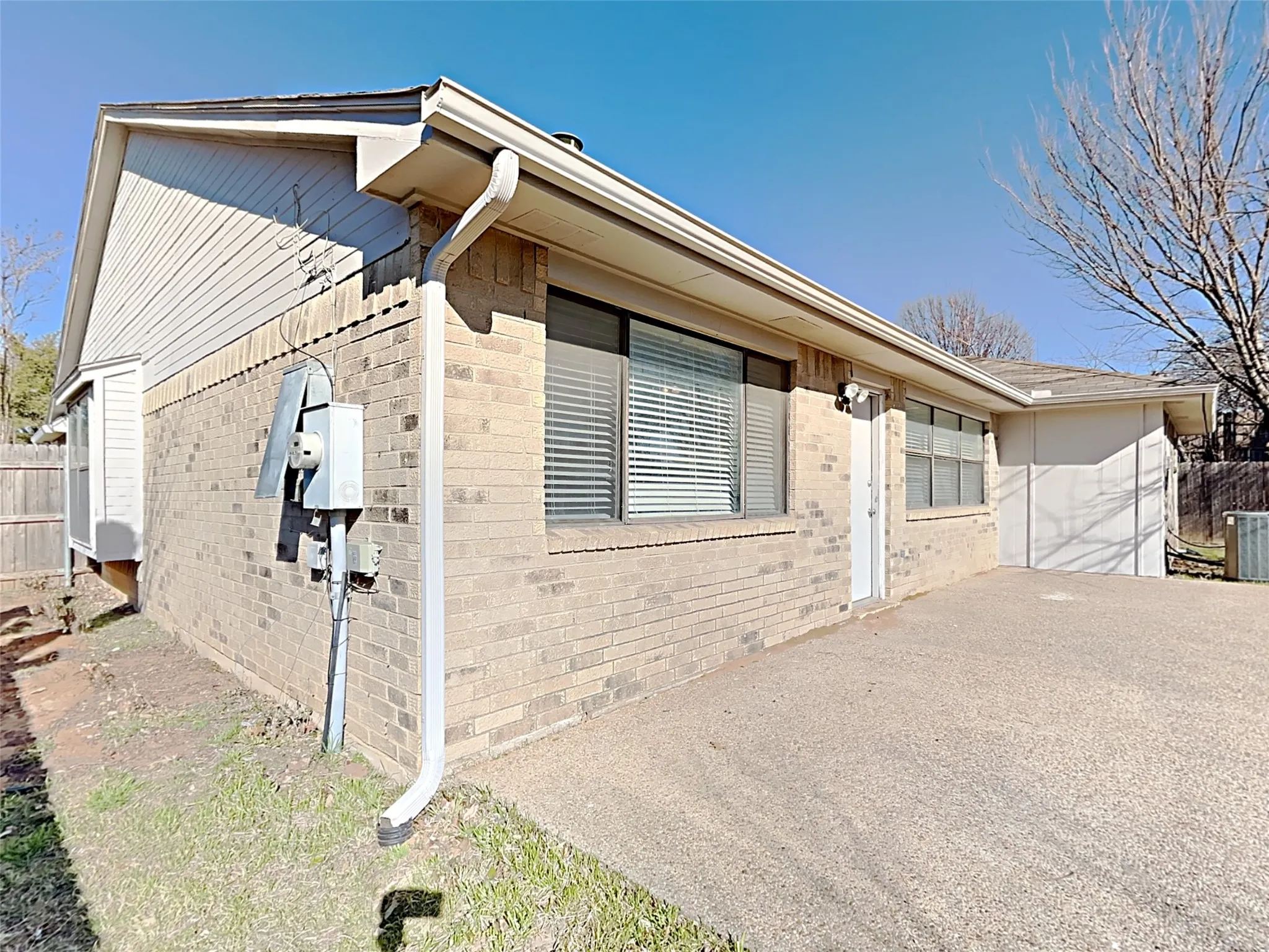 Single Family Residence For Sale in Tarrant County , 3404 Vine Ridge, Bedford, Texas 76021, 4 Bedroom, 2 Bathroom, 2 Garage spaces, 1,902 Sqft, built in 1982, mls#21272698, Real Estate Agent in Bedford, Homes For Sale in Tarrant county, Homes For Sale in Bedford, Realtor in Bedford Texas, Real Estate Brokerage Independent Realty Texas, Luminita Cordes Realtor