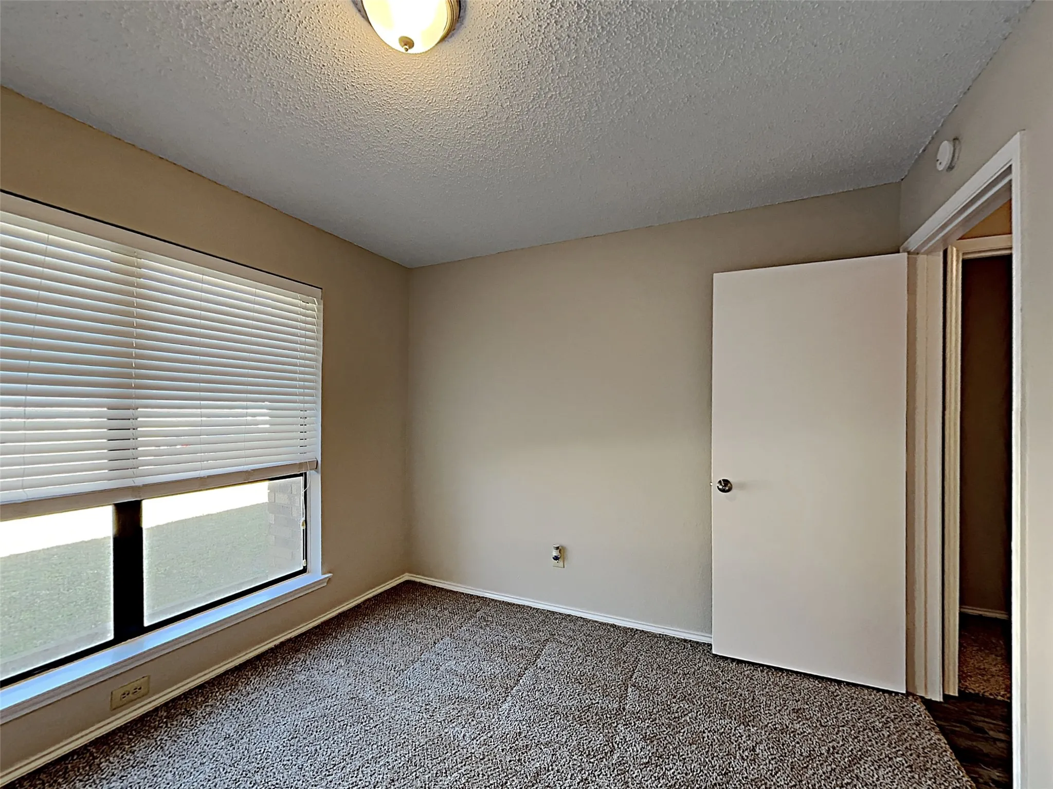Single Family Residence For Sale in Tarrant County , 3404 Vine Ridge, Bedford, Texas 76021, 4 Bedroom, 2 Bathroom, 2 Garage spaces, 1,902 Sqft, built in 1982, mls#21272698, Real Estate Agent in Bedford, Homes For Sale in Tarrant county, Homes For Sale in Bedford, Realtor in Bedford Texas, Real Estate Brokerage Independent Realty Texas, Luminita Cordes Realtor