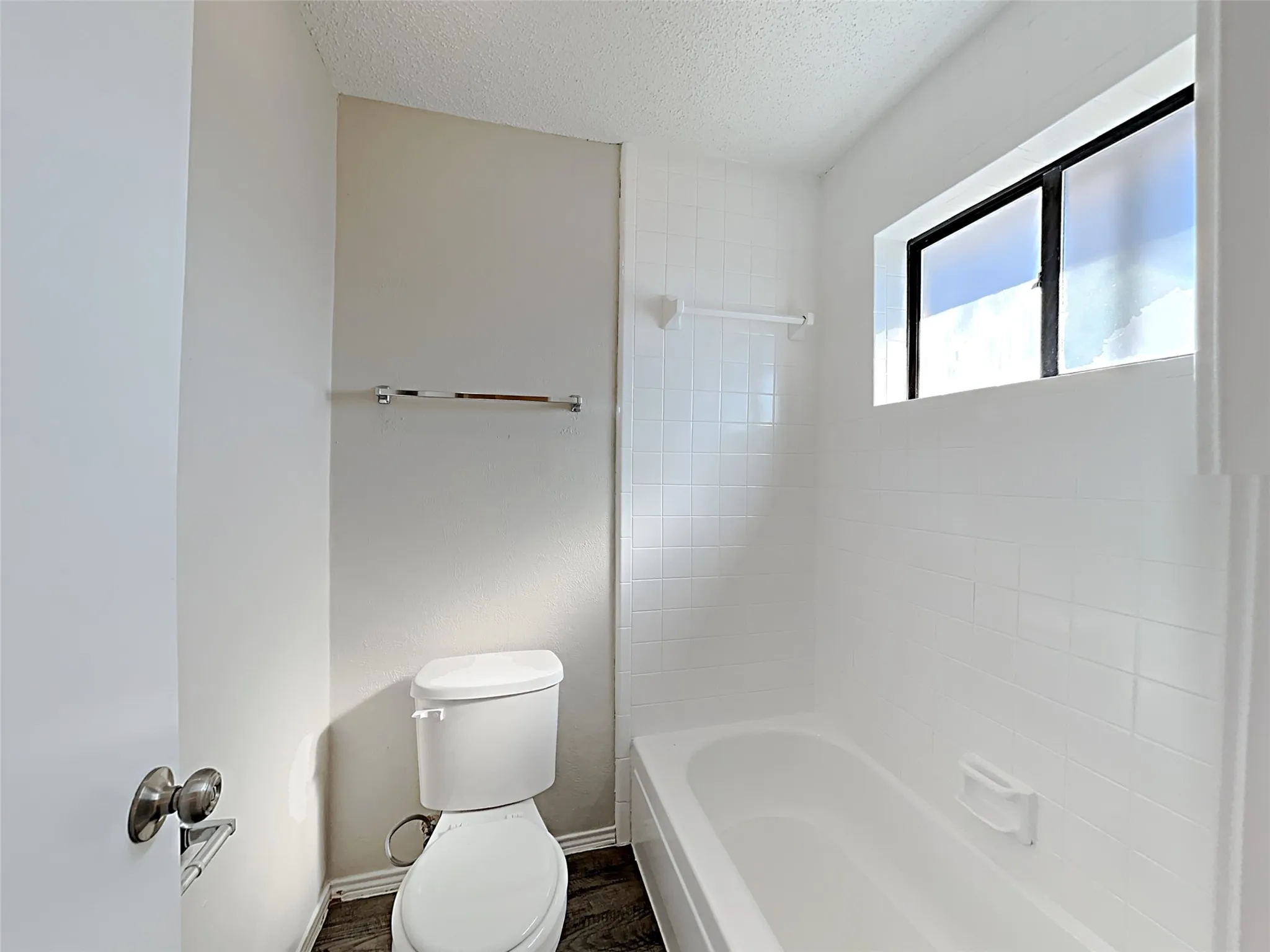Single Family Residence For Sale in Tarrant County , 3404 Vine Ridge, Bedford, Texas 76021, 4 Bedroom, 2 Bathroom, 2 Garage spaces, 1,902 Sqft, built in 1982, mls#21272698, Real Estate Agent in Bedford, Homes For Sale in Tarrant county, Homes For Sale in Bedford, Realtor in Bedford Texas, Real Estate Brokerage Independent Realty Texas, Luminita Cordes Realtor