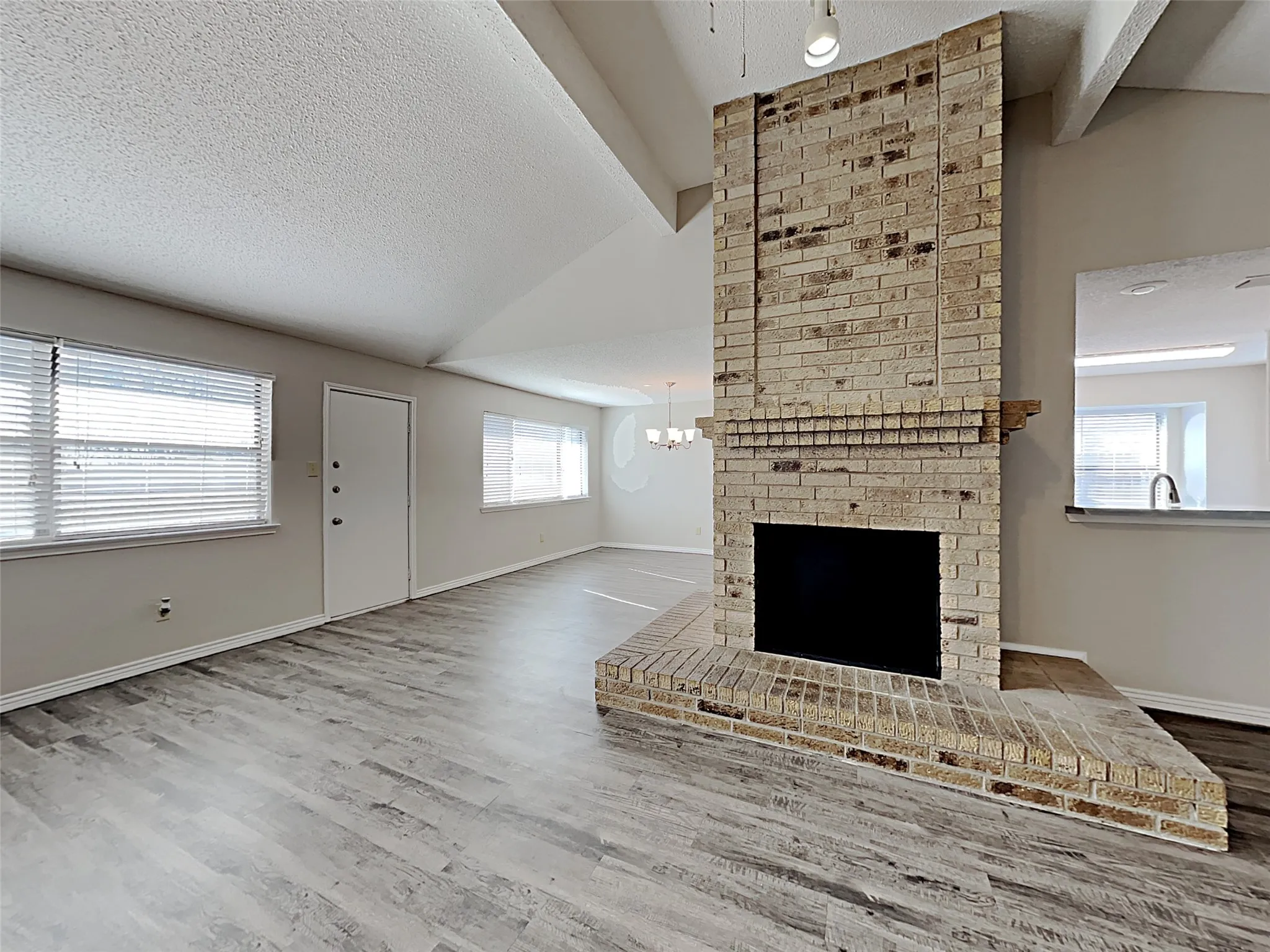 Single Family Residence For Sale in Tarrant County , 3404 Vine Ridge, Bedford, Texas 76021, 4 Bedroom, 2 Bathroom, 2 Garage spaces, 1,902 Sqft, built in 1982, mls#21272698, Real Estate Agent in Bedford, Homes For Sale in Tarrant county, Homes For Sale in Bedford, Realtor in Bedford Texas, Real Estate Brokerage Independent Realty Texas, Luminita Cordes Realtor