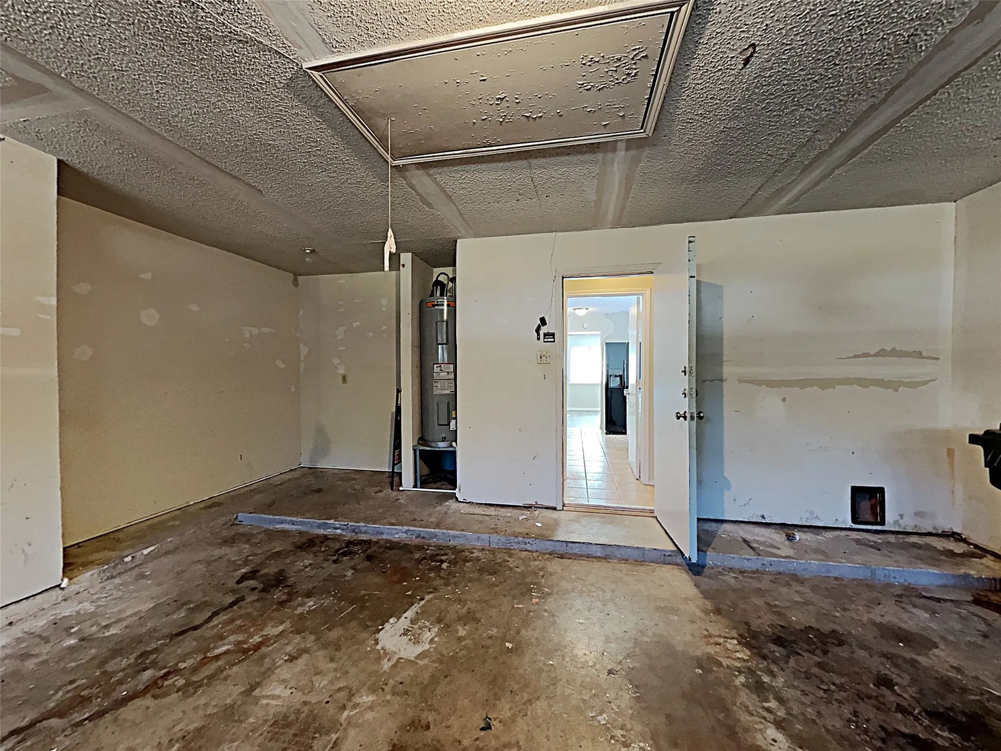 Single Family Residence For Sale in Tarrant County , 3404 Vine Ridge, Bedford, Texas 76021, 4 Bedroom, 2 Bathroom, 2 Garage spaces, 1,902 Sqft, built in 1982, mls#21272698, Real Estate Agent in Bedford, Homes For Sale in Tarrant county, Homes For Sale in Bedford, Realtor in Bedford Texas, Real Estate Brokerage Independent Realty Texas, Luminita Cordes Realtor