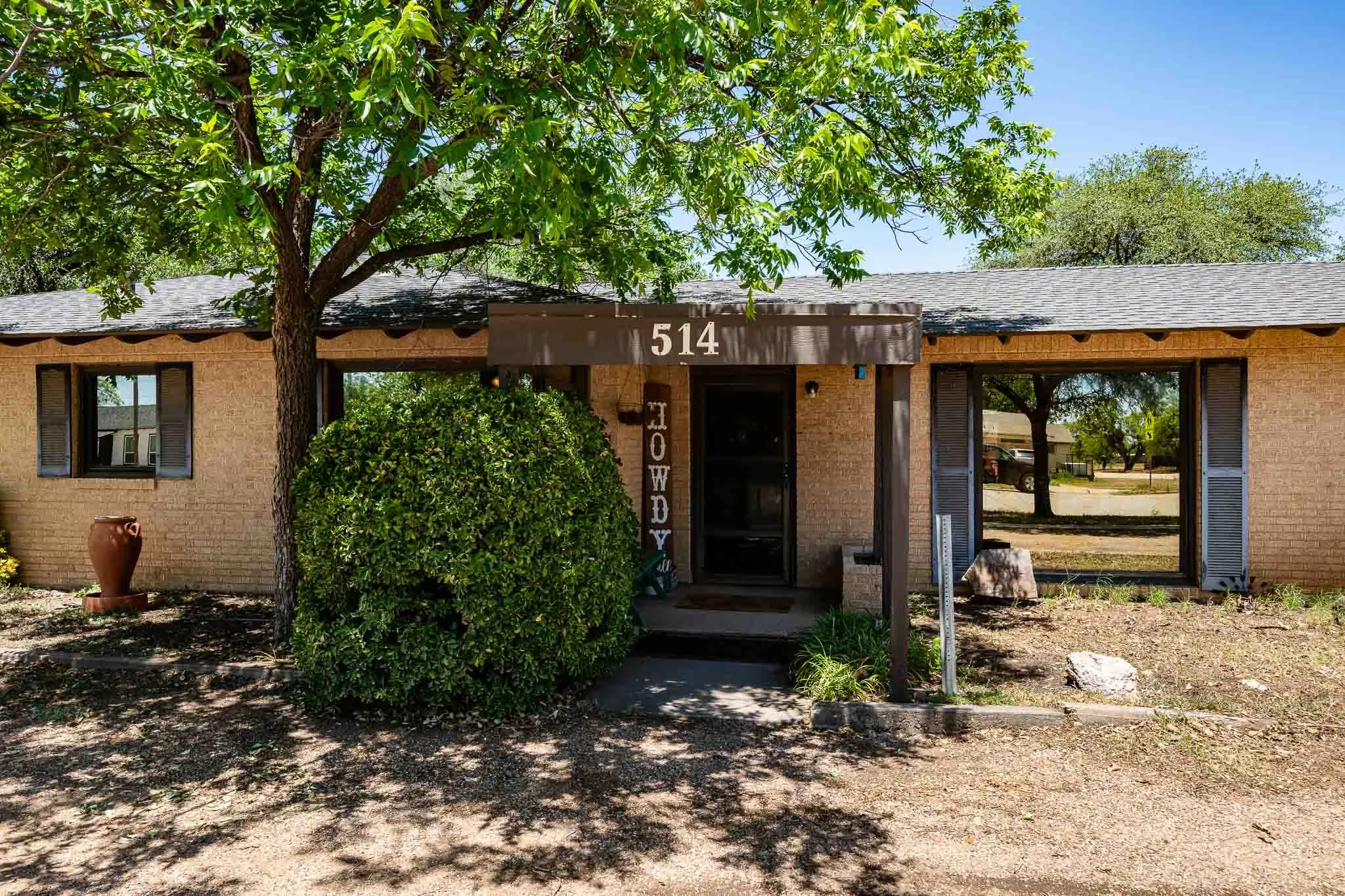 Single Family Residence For Sale in Jones County , 514 W Lake Drive, Hamlin, Texas 79520, 5 Bedroom, 2 Bathroom, 1 Garage spaces, 3,238 Sqft, built in 1970, mls#21272700, Real Estate Agent in Hamlin, Homes For Sale in Jones county, Homes For Sale in Hamlin, Realtor in Hamlin Texas, Real Estate Brokerage Independent Realty Texas, Luminita Cordes Realtor
