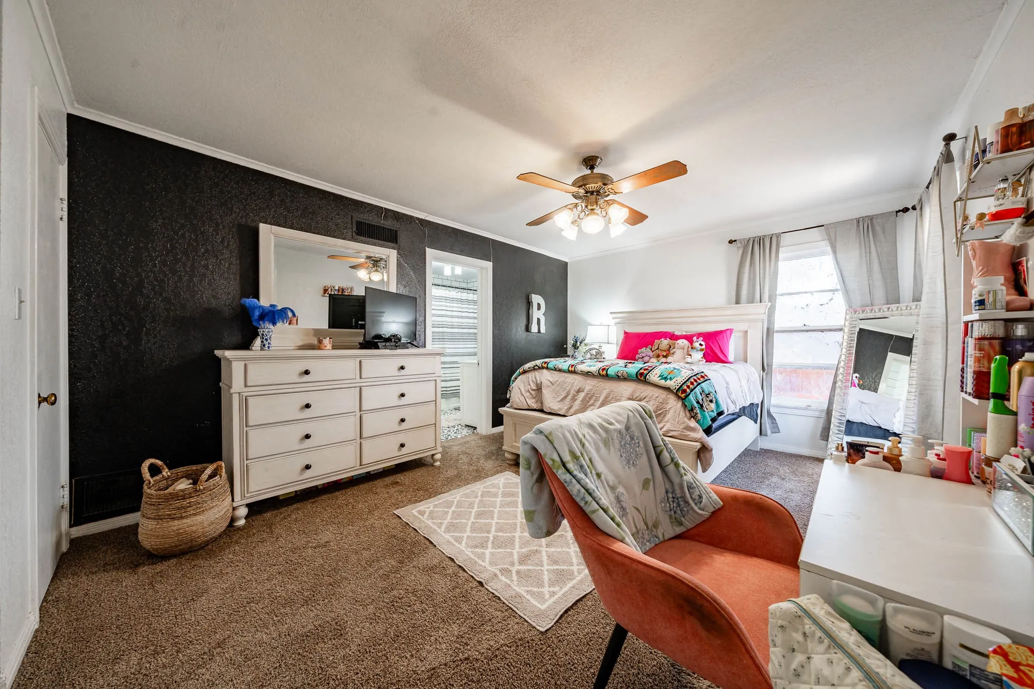 Single Family Residence For Sale in Jones County , 514 W Lake Drive, Hamlin, Texas 79520, 5 Bedroom, 2 Bathroom, 1 Garage spaces, 3,238 Sqft, built in 1970, mls#21272700, Real Estate Agent in Hamlin, Homes For Sale in Jones county, Homes For Sale in Hamlin, Realtor in Hamlin Texas, Real Estate Brokerage Independent Realty Texas, Luminita Cordes Realtor