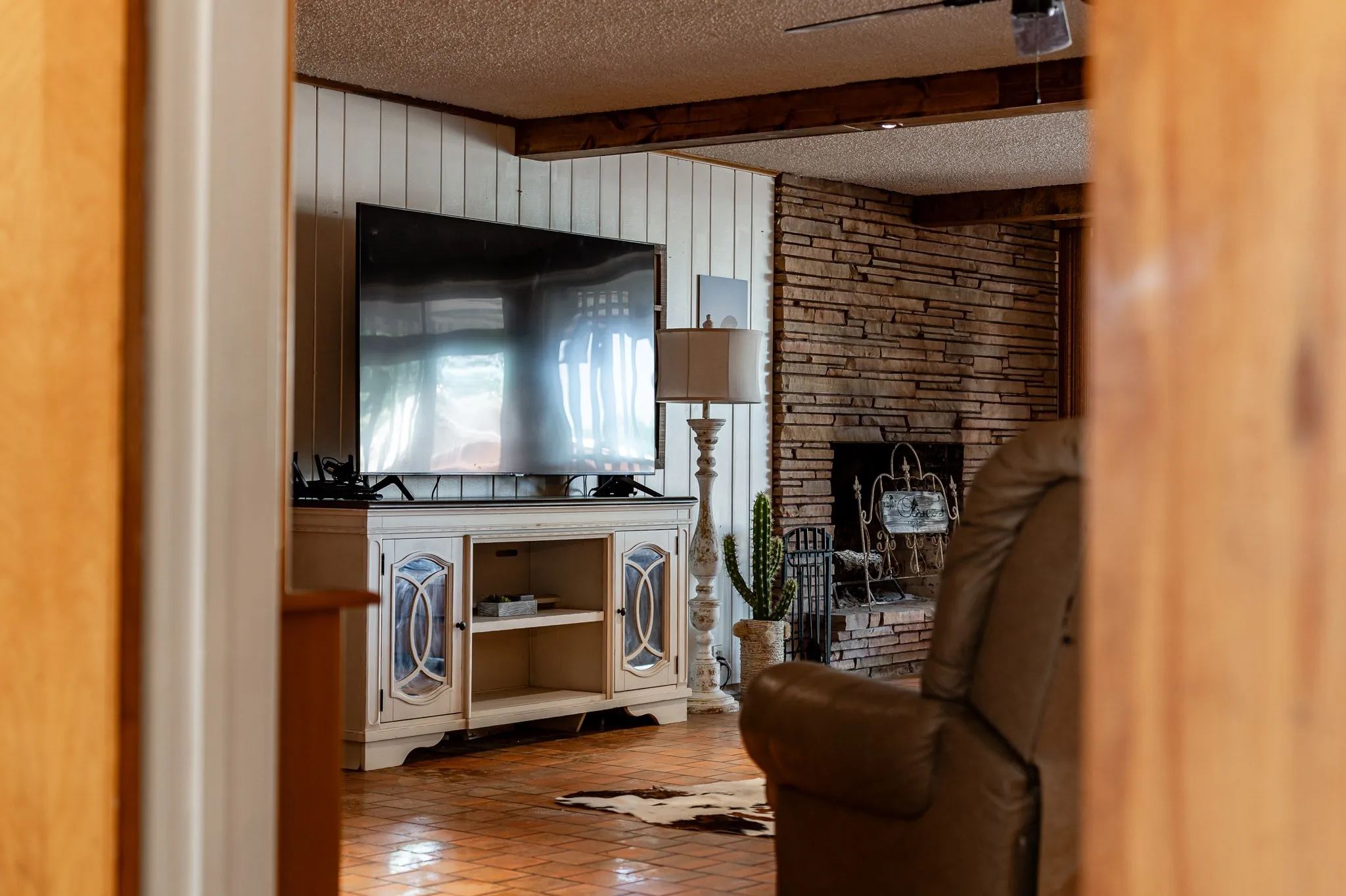 Single Family Residence For Sale in Jones County , 514 W Lake Drive, Hamlin, Texas 79520, 5 Bedroom, 2 Bathroom, 1 Garage spaces, 3,238 Sqft, built in 1970, mls#21272700, Real Estate Agent in Hamlin, Homes For Sale in Jones county, Homes For Sale in Hamlin, Realtor in Hamlin Texas, Real Estate Brokerage Independent Realty Texas, Luminita Cordes Realtor