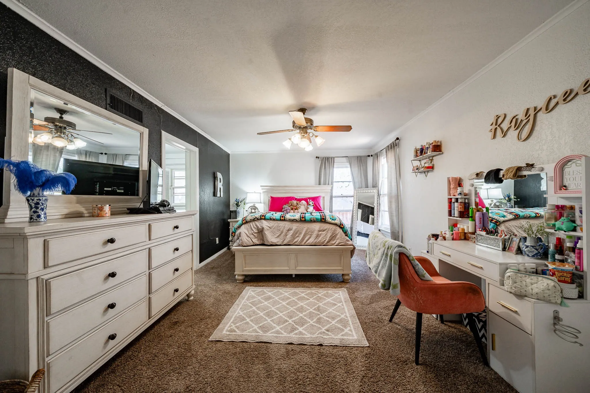 Single Family Residence For Sale in Jones County , 514 W Lake Drive, Hamlin, Texas 79520, 5 Bedroom, 2 Bathroom, 1 Garage spaces, 3,238 Sqft, built in 1970, mls#21272700, Real Estate Agent in Hamlin, Homes For Sale in Jones county, Homes For Sale in Hamlin, Realtor in Hamlin Texas, Real Estate Brokerage Independent Realty Texas, Luminita Cordes Realtor