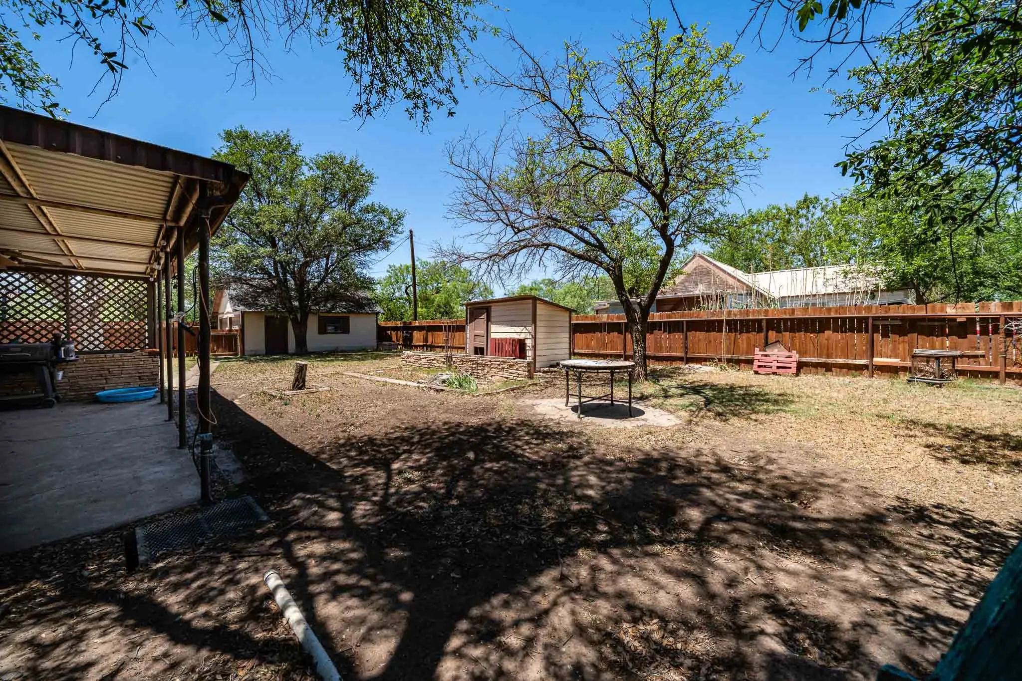 Single Family Residence For Sale in Jones County , 514 W Lake Drive, Hamlin, Texas 79520, 5 Bedroom, 2 Bathroom, 1 Garage spaces, 3,238 Sqft, built in 1970, mls#21272700, Real Estate Agent in Hamlin, Homes For Sale in Jones county, Homes For Sale in Hamlin, Realtor in Hamlin Texas, Real Estate Brokerage Independent Realty Texas, Luminita Cordes Realtor