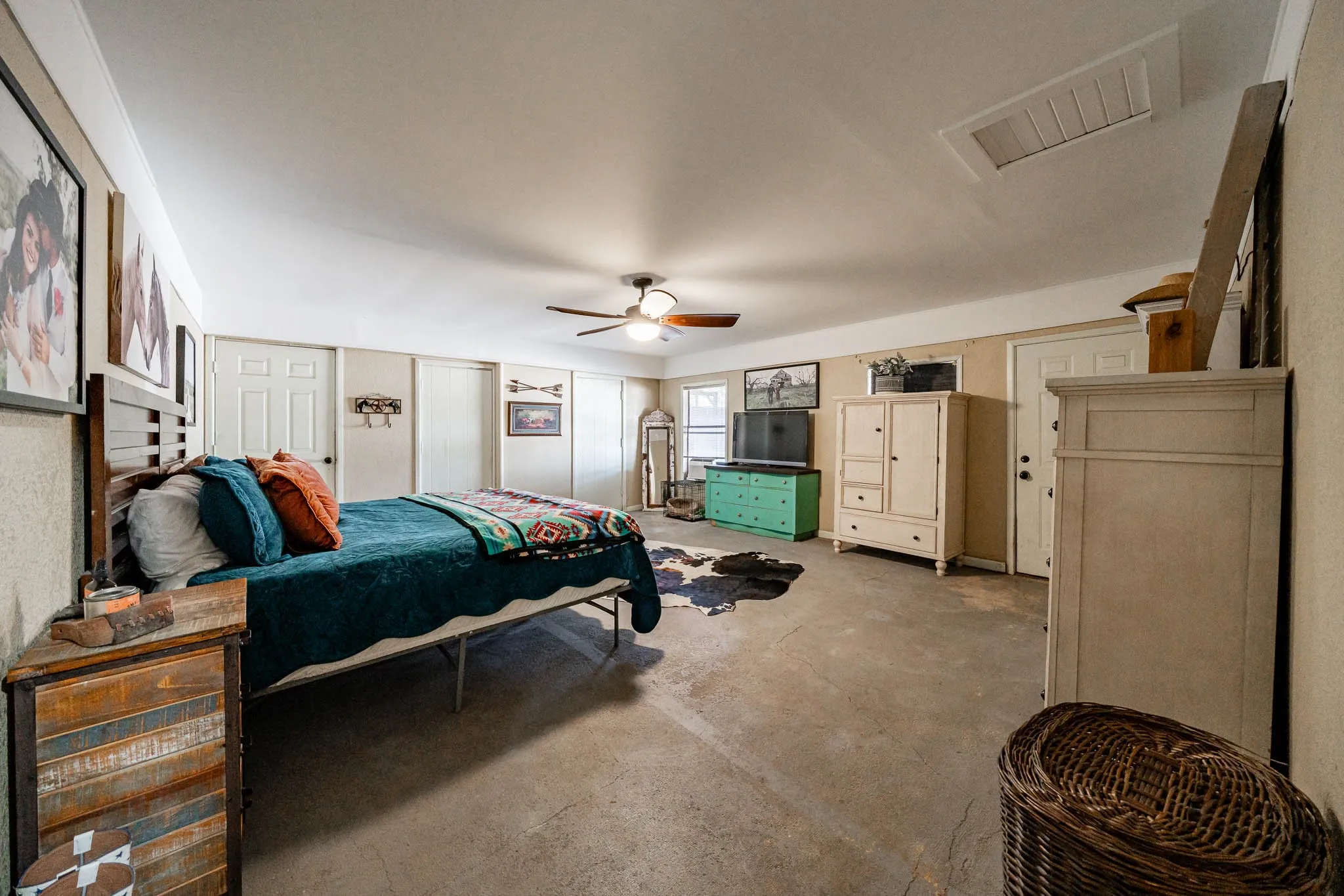 Single Family Residence For Sale in Jones County , 514 W Lake Drive, Hamlin, Texas 79520, 5 Bedroom, 2 Bathroom, 1 Garage spaces, 3,238 Sqft, built in 1970, mls#21272700, Real Estate Agent in Hamlin, Homes For Sale in Jones county, Homes For Sale in Hamlin, Realtor in Hamlin Texas, Real Estate Brokerage Independent Realty Texas, Luminita Cordes Realtor