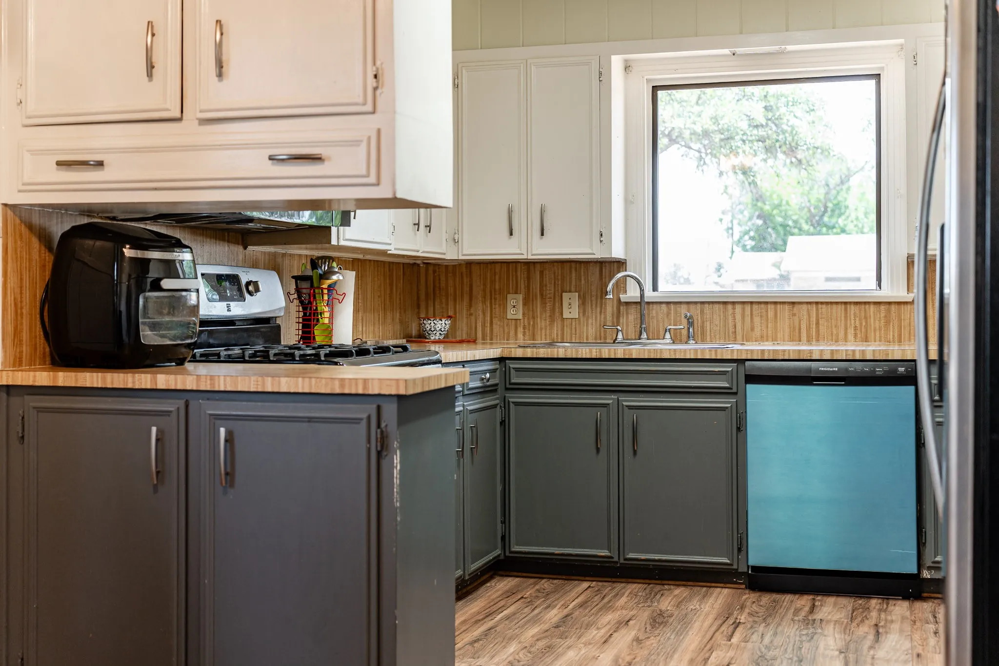 Single Family Residence For Sale in Jones County , 514 W Lake Drive, Hamlin, Texas 79520, 5 Bedroom, 2 Bathroom, 1 Garage spaces, 3,238 Sqft, built in 1970, mls#21272700, Real Estate Agent in Hamlin, Homes For Sale in Jones county, Homes For Sale in Hamlin, Realtor in Hamlin Texas, Real Estate Brokerage Independent Realty Texas, Luminita Cordes Realtor