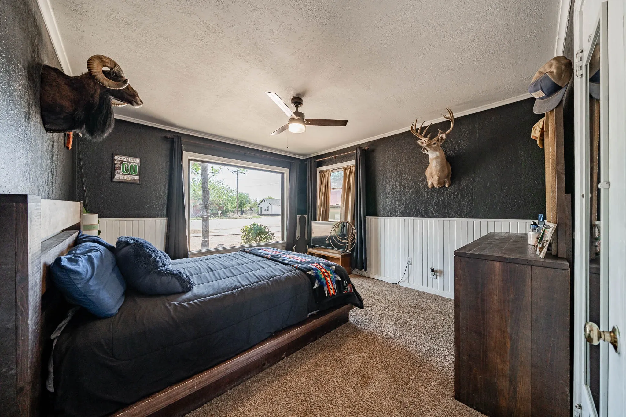 Single Family Residence For Sale in Jones County , 514 W Lake Drive, Hamlin, Texas 79520, 5 Bedroom, 2 Bathroom, 1 Garage spaces, 3,238 Sqft, built in 1970, mls#21272700, Real Estate Agent in Hamlin, Homes For Sale in Jones county, Homes For Sale in Hamlin, Realtor in Hamlin Texas, Real Estate Brokerage Independent Realty Texas, Luminita Cordes Realtor