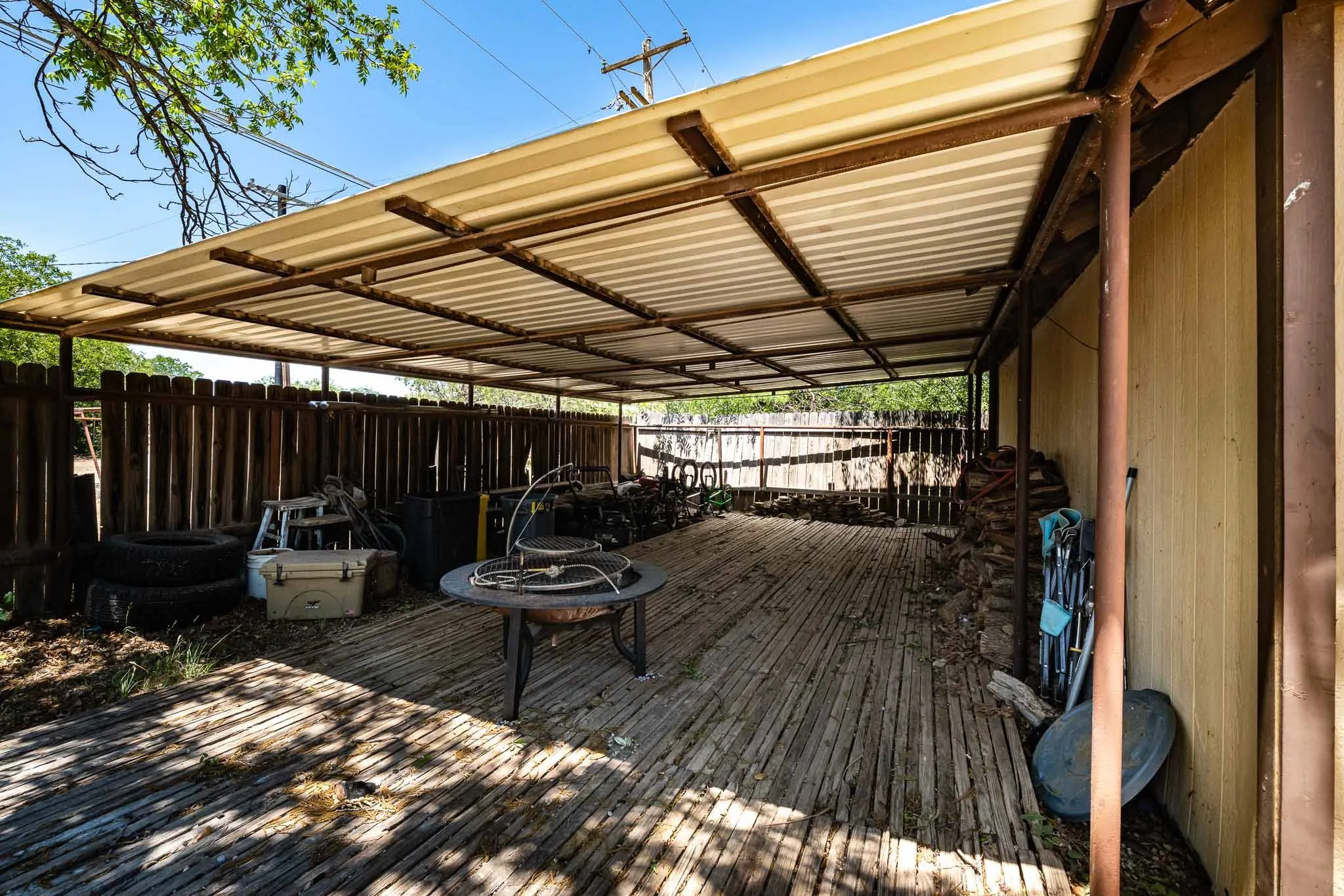 Single Family Residence For Sale in Jones County , 514 W Lake Drive, Hamlin, Texas 79520, 5 Bedroom, 2 Bathroom, 1 Garage spaces, 3,238 Sqft, built in 1970, mls#21272700, Real Estate Agent in Hamlin, Homes For Sale in Jones county, Homes For Sale in Hamlin, Realtor in Hamlin Texas, Real Estate Brokerage Independent Realty Texas, Luminita Cordes Realtor