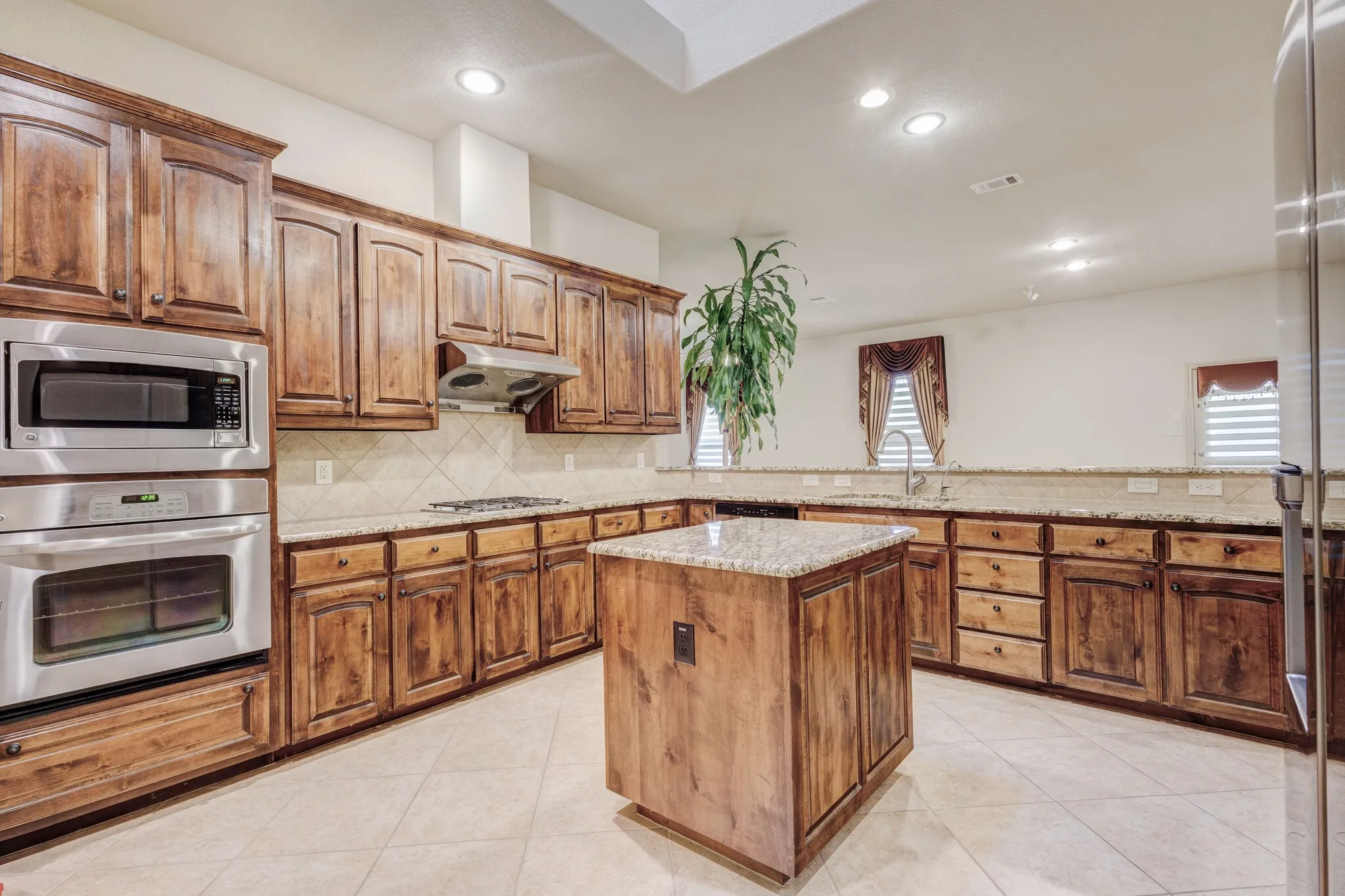 Single Family Residence For Sale in Dallas County , 1004 Keats Drive, De Soto, Texas 75115, 5 Bedrooms, 2 Bathrooms, 2 Garage spaces, 2,772 Sqft, built in 2012, Price $449,900, mls#21272722, Real Estate Agent in De Soto, Homes For Sale in Dallas county, Homes For Sale in De Soto, Realtor in De Soto Texas, Real Estate Brokerage Independent Realty Texas, Luminita Cordes Realtor