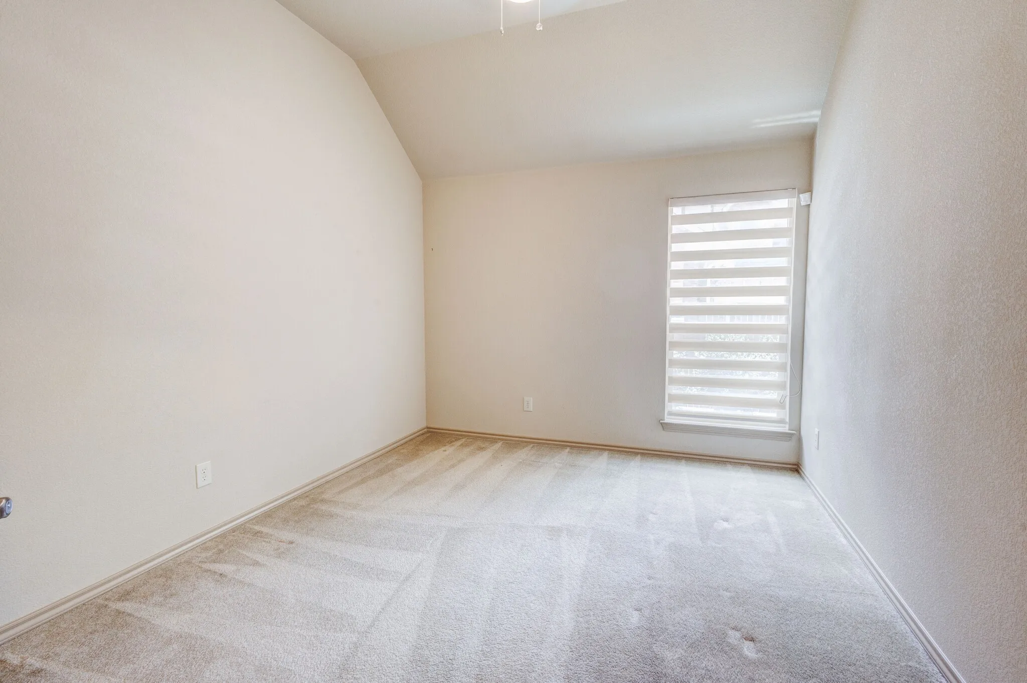 Single Family Residence For Sale in Dallas County , 1004 Keats Drive, De Soto, Texas 75115, 5 Bedrooms, 2 Bathrooms, 2 Garage spaces, 2,772 Sqft, built in 2012, Price $449,900, mls#21272722, Real Estate Agent in De Soto, Homes For Sale in Dallas county, Homes For Sale in De Soto, Realtor in De Soto Texas, Real Estate Brokerage Independent Realty Texas, Luminita Cordes Realtor