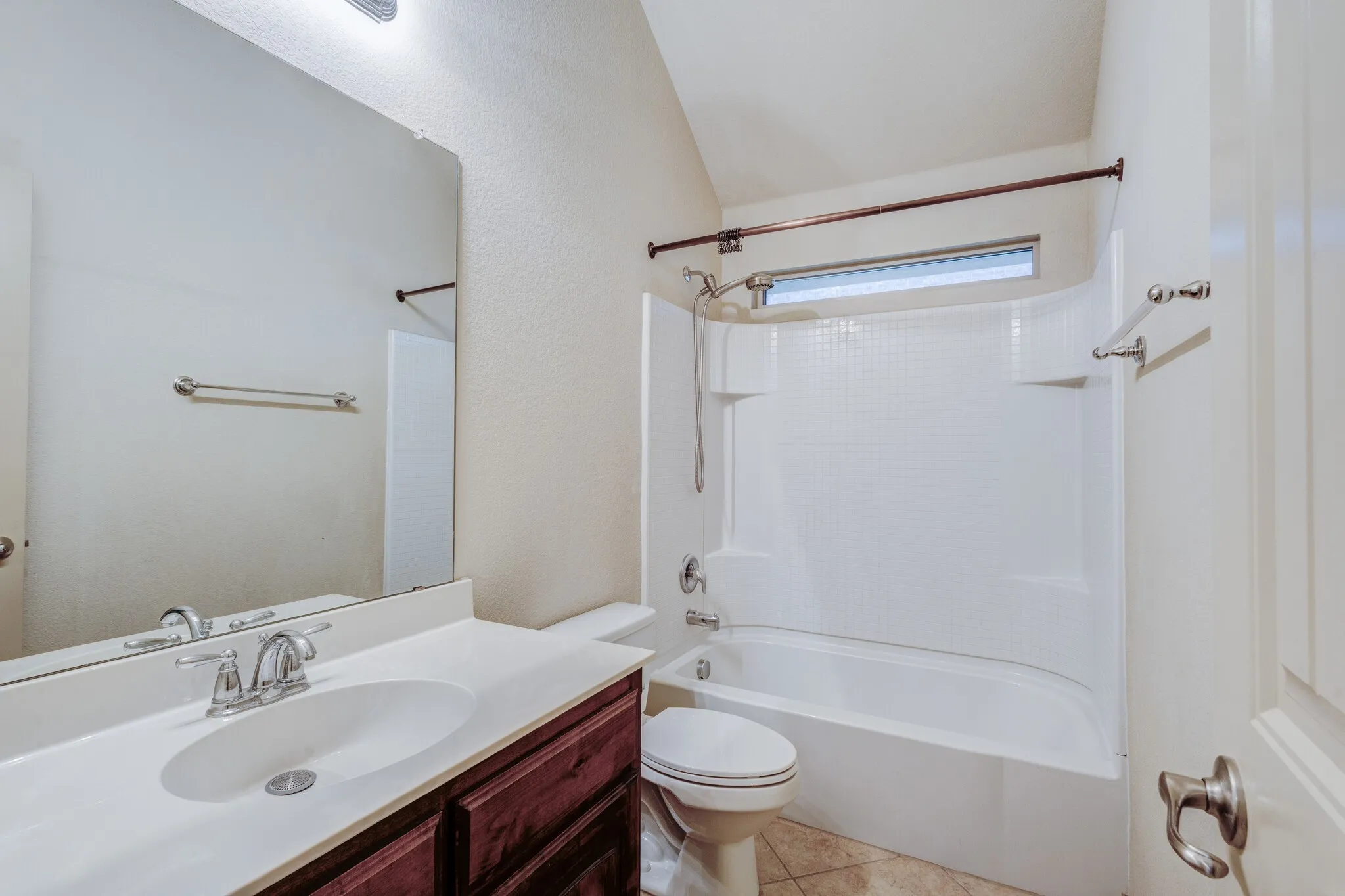 Single Family Residence For Sale in Dallas County , 1004 Keats Drive, De Soto, Texas 75115, 5 Bedrooms, 2 Bathrooms, 2 Garage spaces, 2,772 Sqft, built in 2012, Price $449,900, mls#21272722, Real Estate Agent in De Soto, Homes For Sale in Dallas county, Homes For Sale in De Soto, Realtor in De Soto Texas, Real Estate Brokerage Independent Realty Texas, Luminita Cordes Realtor