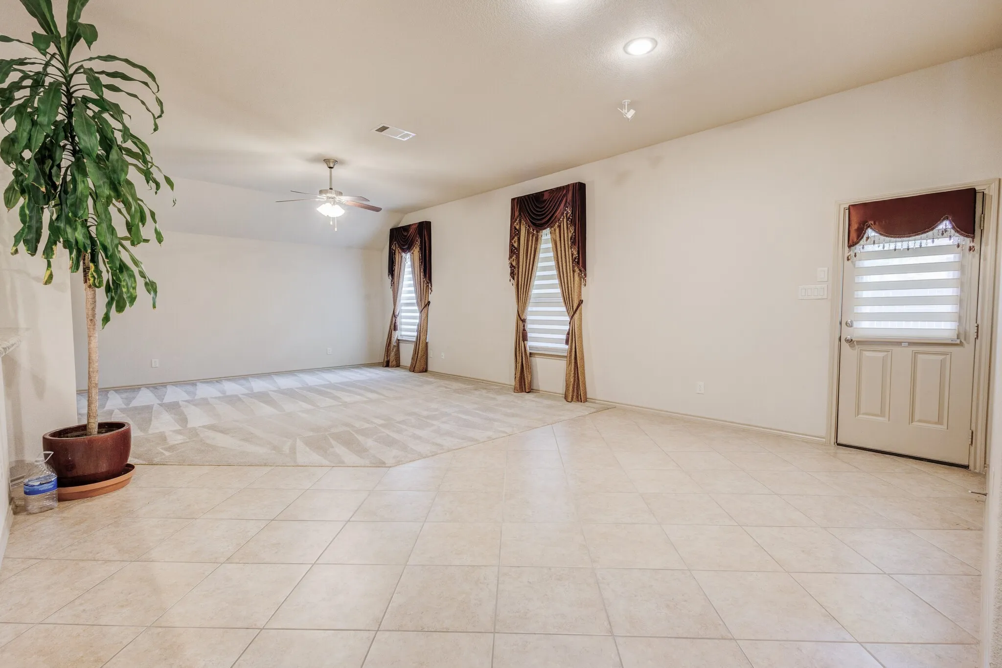 Single Family Residence For Sale in Dallas County , 1004 Keats Drive, De Soto, Texas 75115, 5 Bedrooms, 2 Bathrooms, 2 Garage spaces, 2,772 Sqft, built in 2012, Price $449,900, mls#21272722, Real Estate Agent in De Soto, Homes For Sale in Dallas county, Homes For Sale in De Soto, Realtor in De Soto Texas, Real Estate Brokerage Independent Realty Texas, Luminita Cordes Realtor