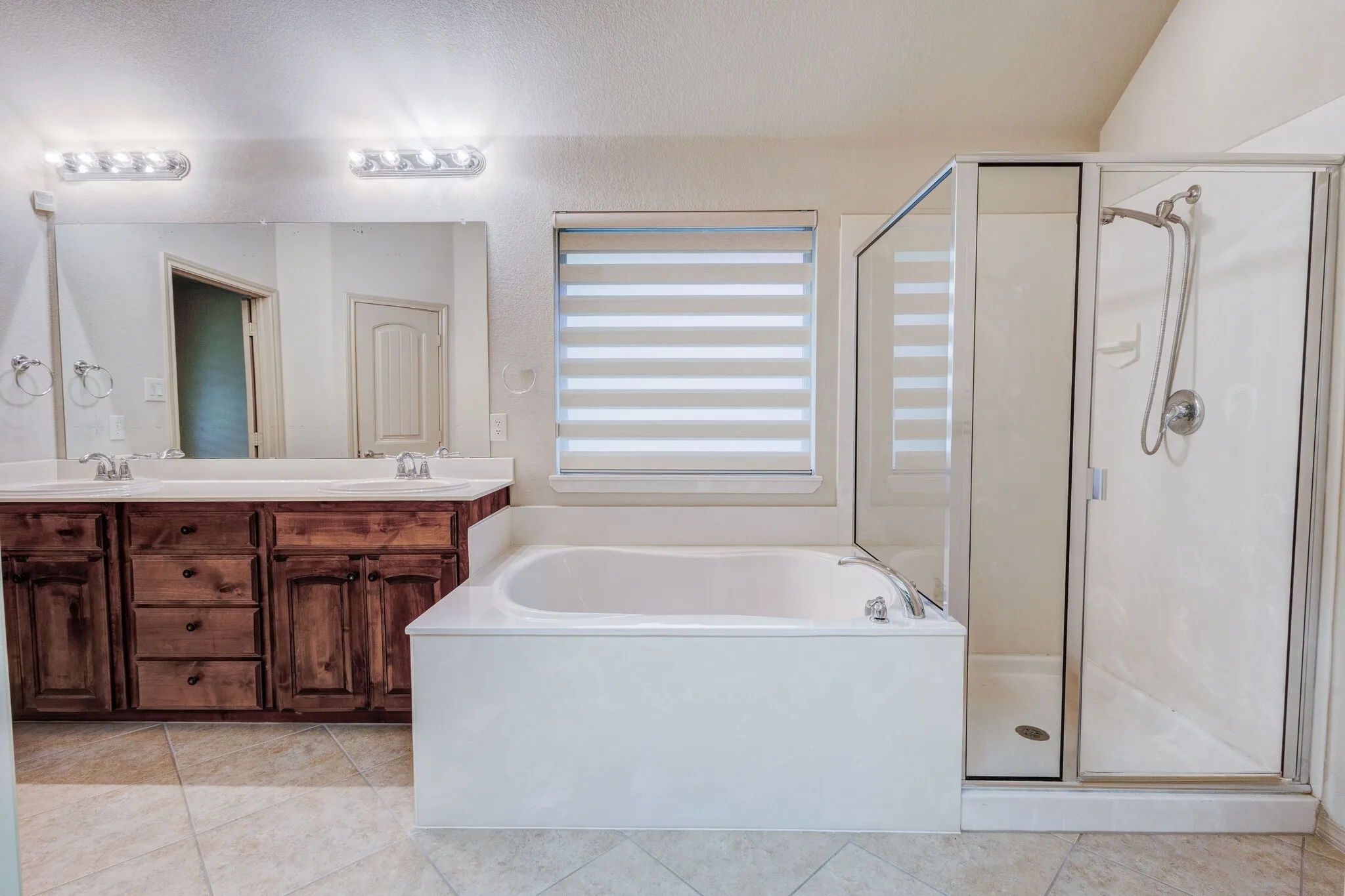 Single Family Residence For Sale in Dallas County , 1004 Keats Drive, De Soto, Texas 75115, 5 Bedrooms, 2 Bathrooms, 2 Garage spaces, 2,772 Sqft, built in 2012, Price $449,900, mls#21272722, Real Estate Agent in De Soto, Homes For Sale in Dallas county, Homes For Sale in De Soto, Realtor in De Soto Texas, Real Estate Brokerage Independent Realty Texas, Luminita Cordes Realtor