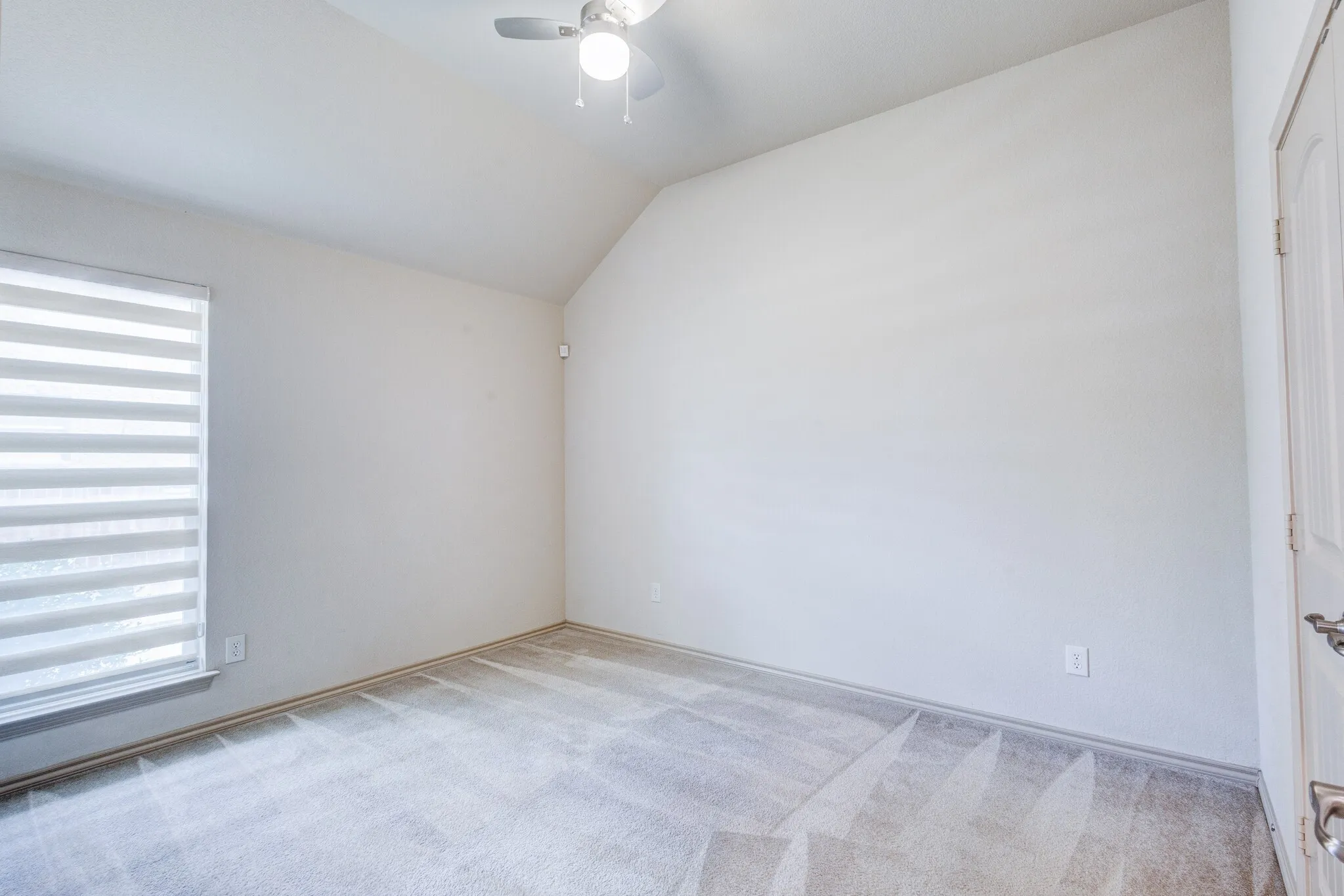 Single Family Residence For Sale in Dallas County , 1004 Keats Drive, De Soto, Texas 75115, 5 Bedrooms, 2 Bathrooms, 2 Garage spaces, 2,772 Sqft, built in 2012, Price $449,900, mls#21272722, Real Estate Agent in De Soto, Homes For Sale in Dallas county, Homes For Sale in De Soto, Realtor in De Soto Texas, Real Estate Brokerage Independent Realty Texas, Luminita Cordes Realtor
