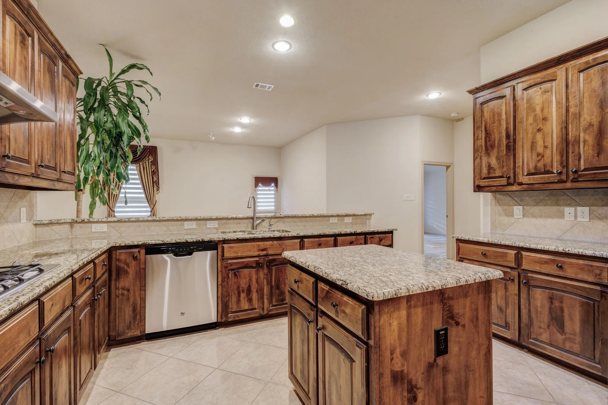 Single Family Residence For Sale in Dallas County , 1004 Keats Drive, De Soto, Texas 75115, 5 Bedrooms, 2 Bathrooms, 2 Garage spaces, 2,772 Sqft, built in 2012, Price $449,900, mls#21272722, Real Estate Agent in De Soto, Homes For Sale in Dallas county, Homes For Sale in De Soto, Realtor in De Soto Texas, Real Estate Brokerage Independent Realty Texas, Luminita Cordes Realtor