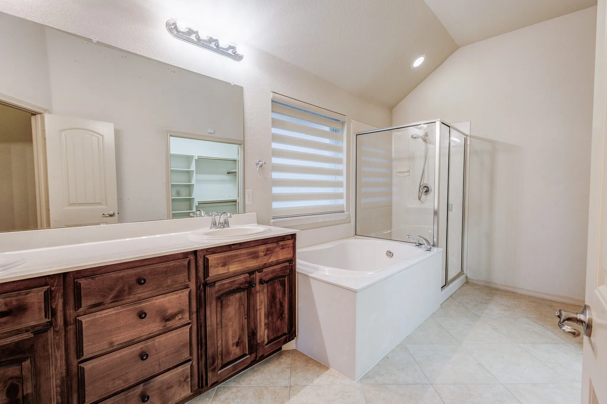 Single Family Residence For Sale in Dallas County , 1004 Keats Drive, De Soto, Texas 75115, 5 Bedrooms, 2 Bathrooms, 2 Garage spaces, 2,772 Sqft, built in 2012, Price $449,900, mls#21272722, Real Estate Agent in De Soto, Homes For Sale in Dallas county, Homes For Sale in De Soto, Realtor in De Soto Texas, Real Estate Brokerage Independent Realty Texas, Luminita Cordes Realtor