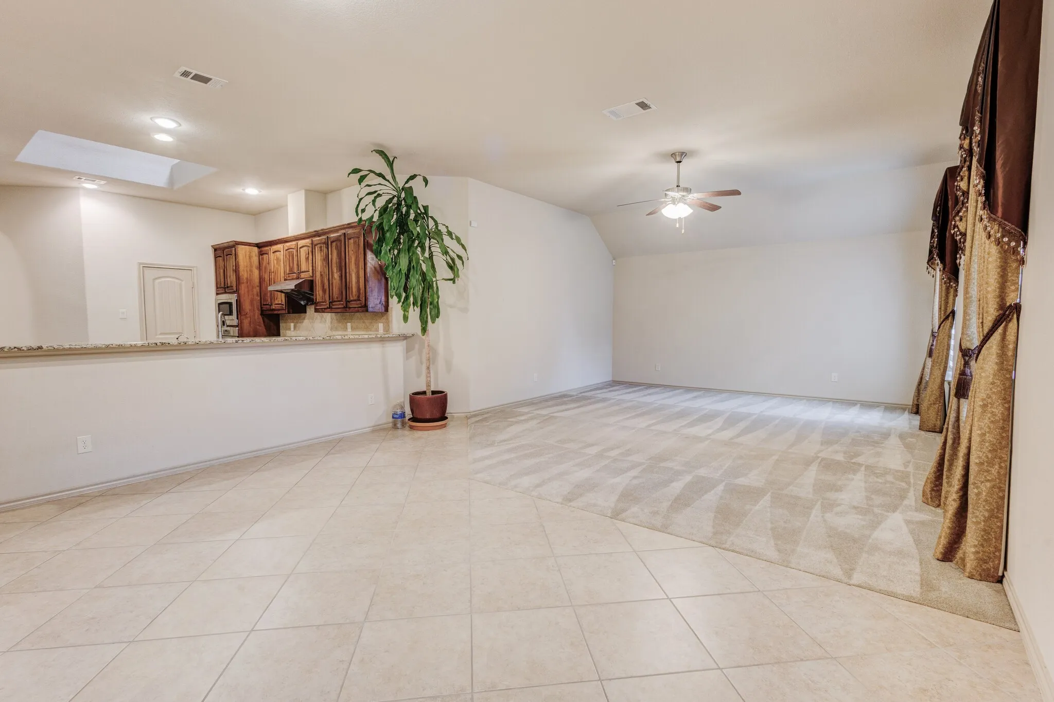 Single Family Residence For Sale in Dallas County , 1004 Keats Drive, De Soto, Texas 75115, 5 Bedrooms, 2 Bathrooms, 2 Garage spaces, 2,772 Sqft, built in 2012, Price $449,900, mls#21272722, Real Estate Agent in De Soto, Homes For Sale in Dallas county, Homes For Sale in De Soto, Realtor in De Soto Texas, Real Estate Brokerage Independent Realty Texas, Luminita Cordes Realtor