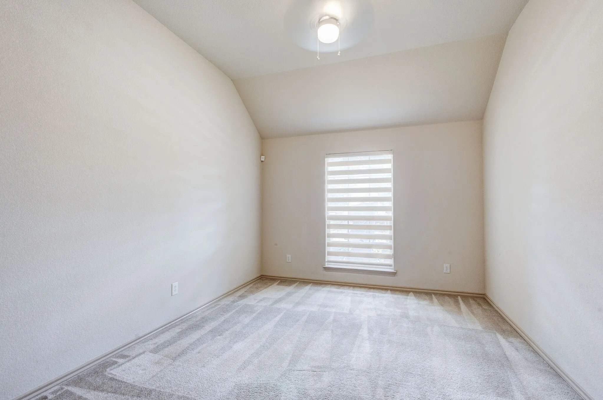 Single Family Residence For Sale in Dallas County , 1004 Keats Drive, De Soto, Texas 75115, 5 Bedrooms, 2 Bathrooms, 2 Garage spaces, 2,772 Sqft, built in 2012, Price $449,900, mls#21272722, Real Estate Agent in De Soto, Homes For Sale in Dallas county, Homes For Sale in De Soto, Realtor in De Soto Texas, Real Estate Brokerage Independent Realty Texas, Luminita Cordes Realtor