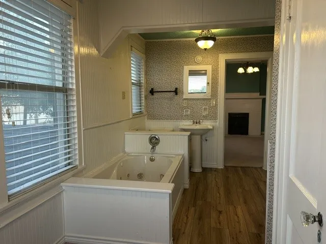 Main bathroom