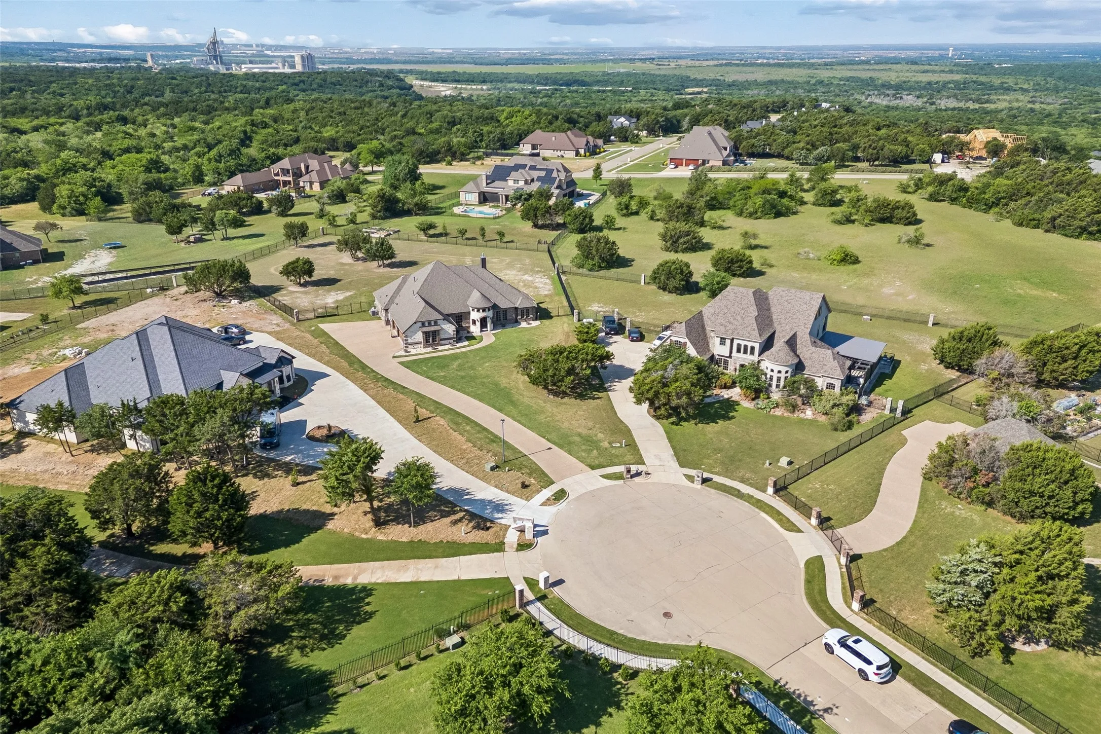 Single Family Residence For Sale in Ellis County , 2015 Alps Court, Cedar Hill, Texas 75104, 4 Bedroom, 3 Bathroom, 3 Garage spaces, 2,972 Sqft, built in 2019, mls#21272647, Real Estate Agent in Cedar Hill, Homes For Sale in Ellis county, Homes For Sale in Cedar Hill, Realtor in Cedar Hill Texas, Real Estate Brokerage Independent Realty Texas, Luminita Cordes Realtor