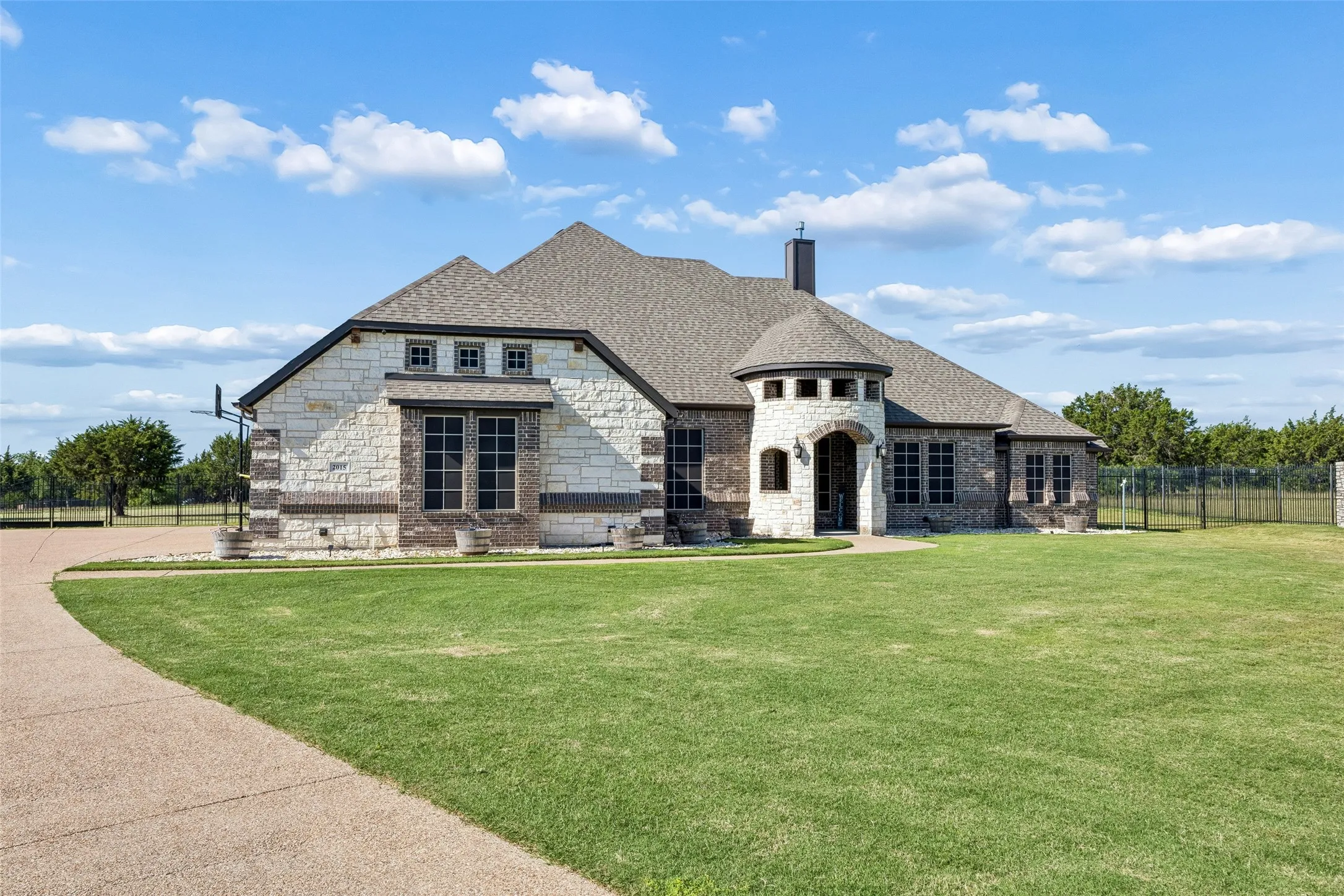 Single Family Residence For Sale in Ellis County , 2015 Alps Court, Cedar Hill, Texas 75104, 4 Bedroom, 3 Bathroom, 3 Garage spaces, 2,972 Sqft, built in 2019, mls#21272647, Real Estate Agent in Cedar Hill, Homes For Sale in Ellis county, Homes For Sale in Cedar Hill, Realtor in Cedar Hill Texas, Real Estate Brokerage Independent Realty Texas, Luminita Cordes Realtor