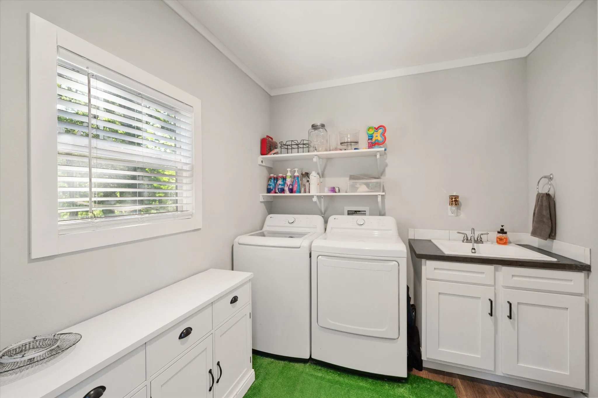washer and dryer stay