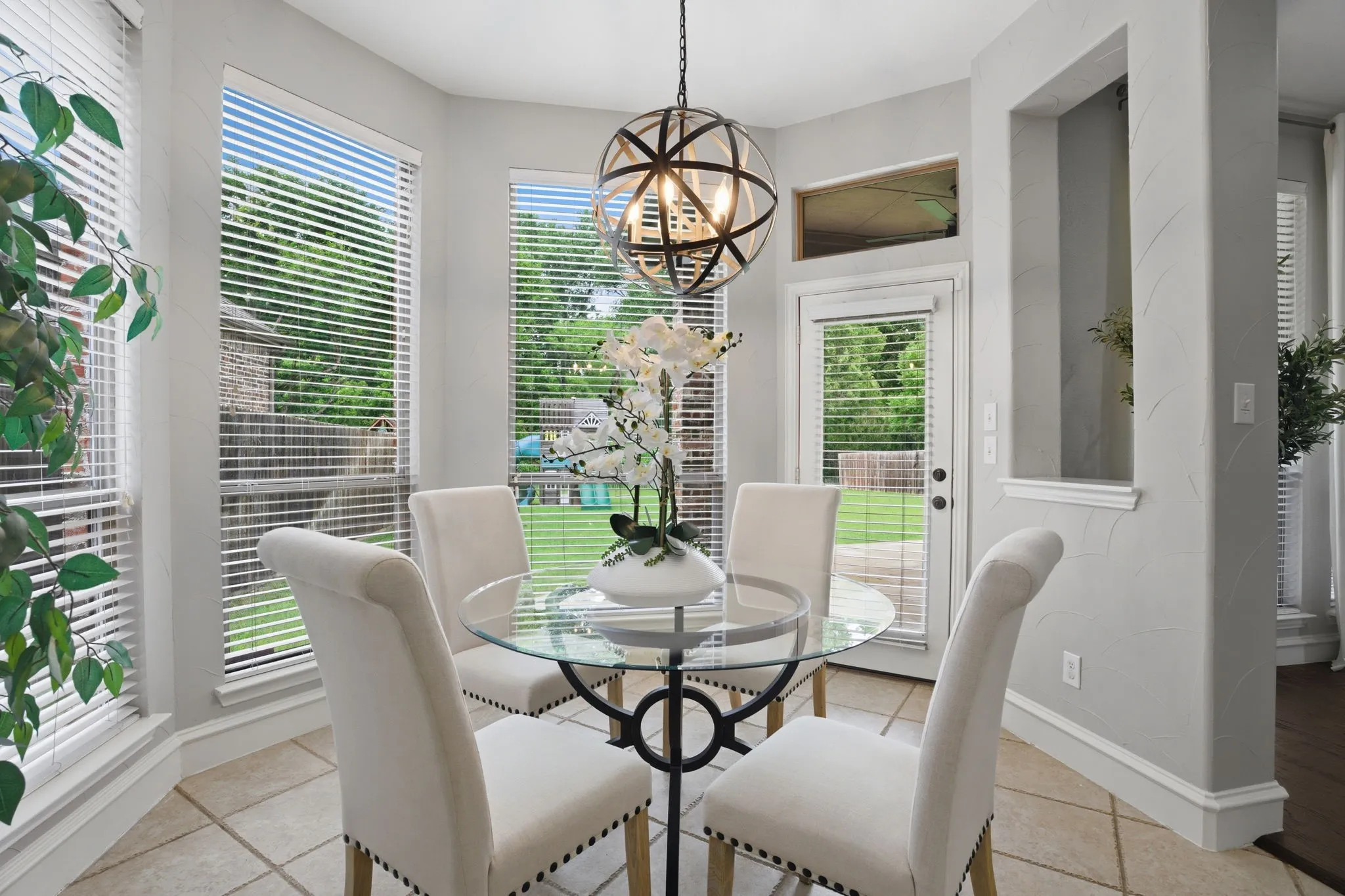Eat-in breakfast nook overlooking backyard