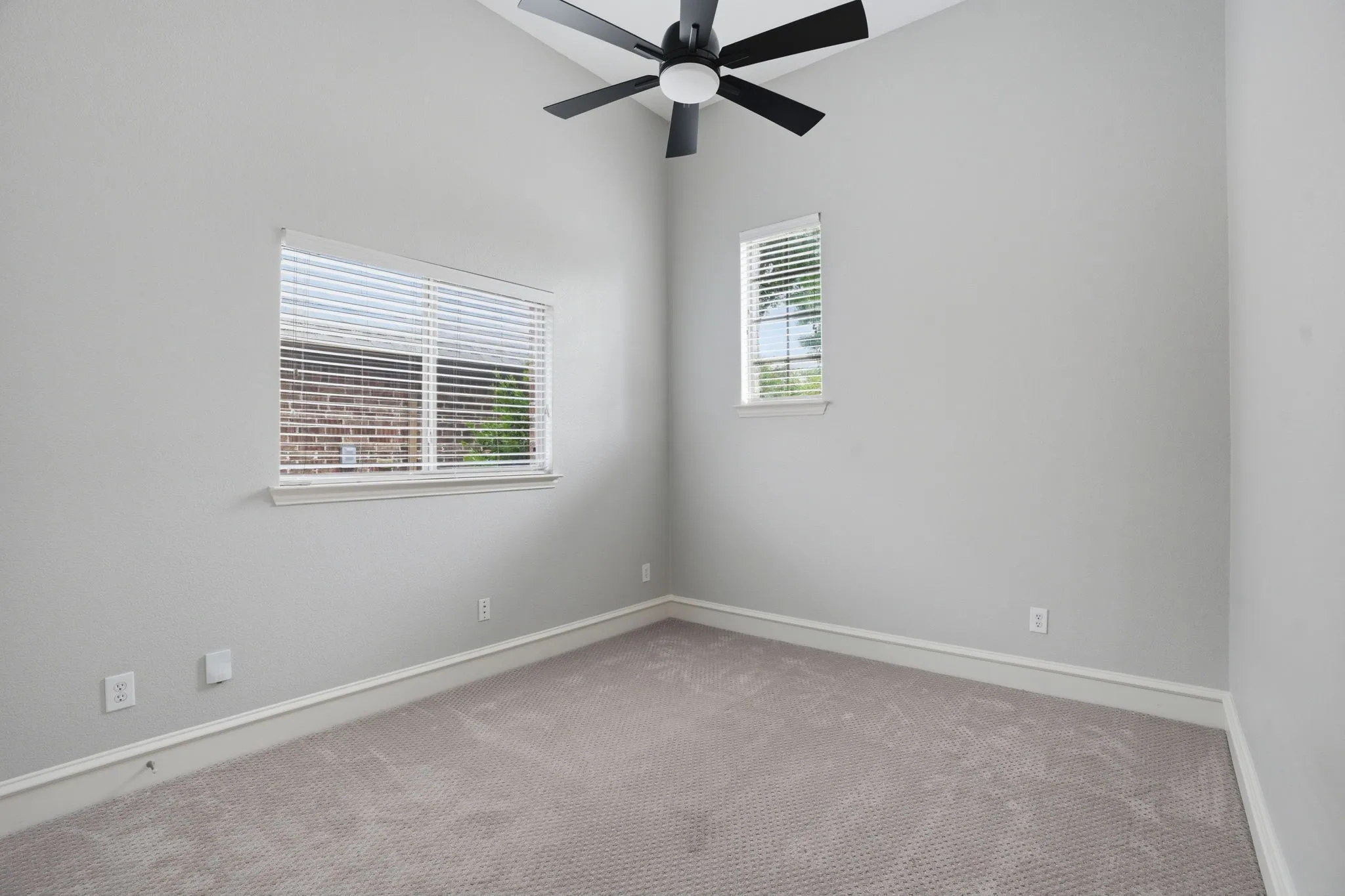 Large downstairs secondary bedroom