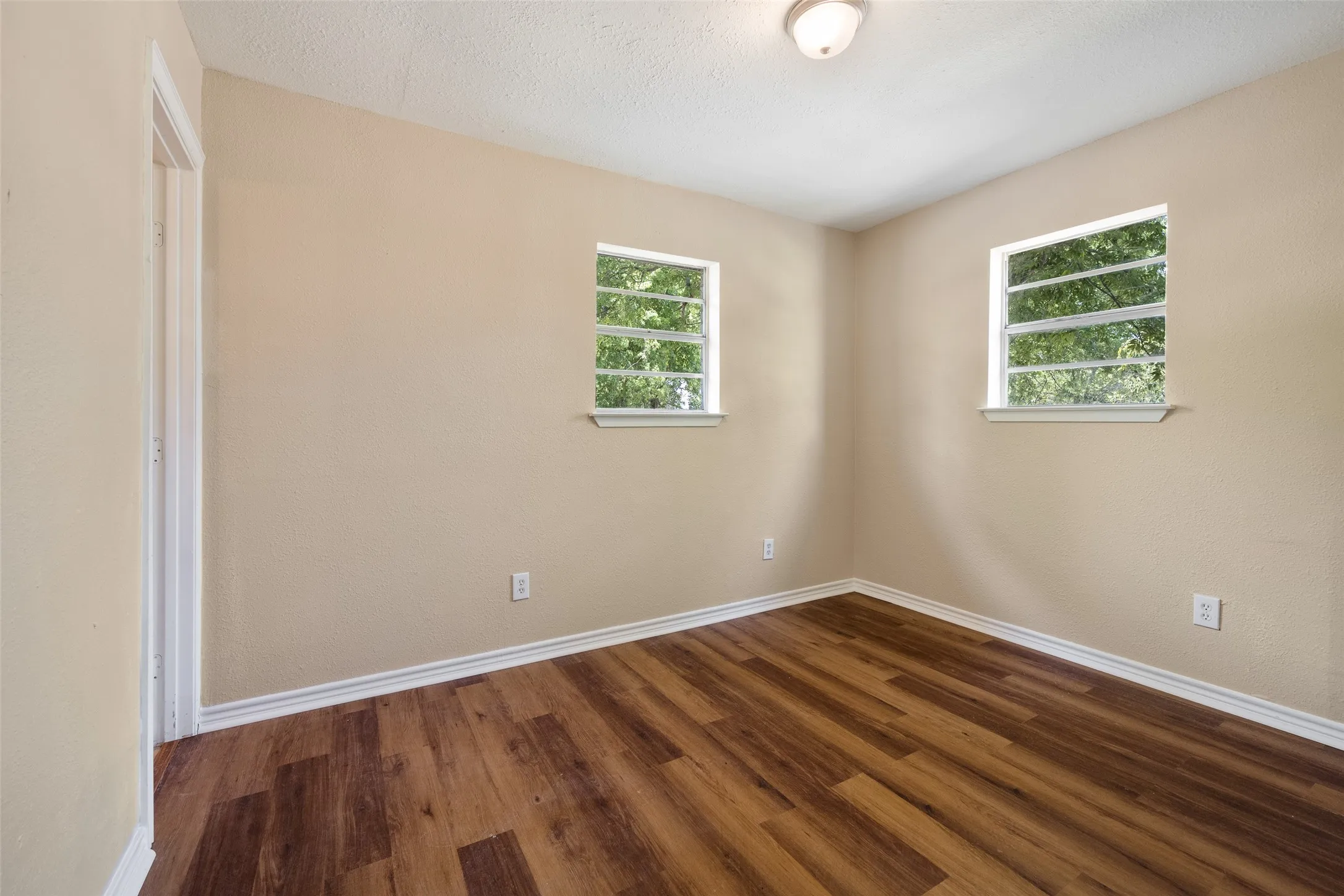 Single Family Residence For Sale in Kaufman County , 101 Smackover, Kemp, Texas 75143, 3 Bedroom, 2 Bathroom, Garage spaces, 1,500 Sqft, built in 1984, mls#21272347, Real Estate Agent in Kemp, Homes For Sale in Kaufman county, Homes For Sale in Kemp, Realtor in Kemp Texas, Real Estate Brokerage Independent Realty Texas, Luminita Cordes Realtor